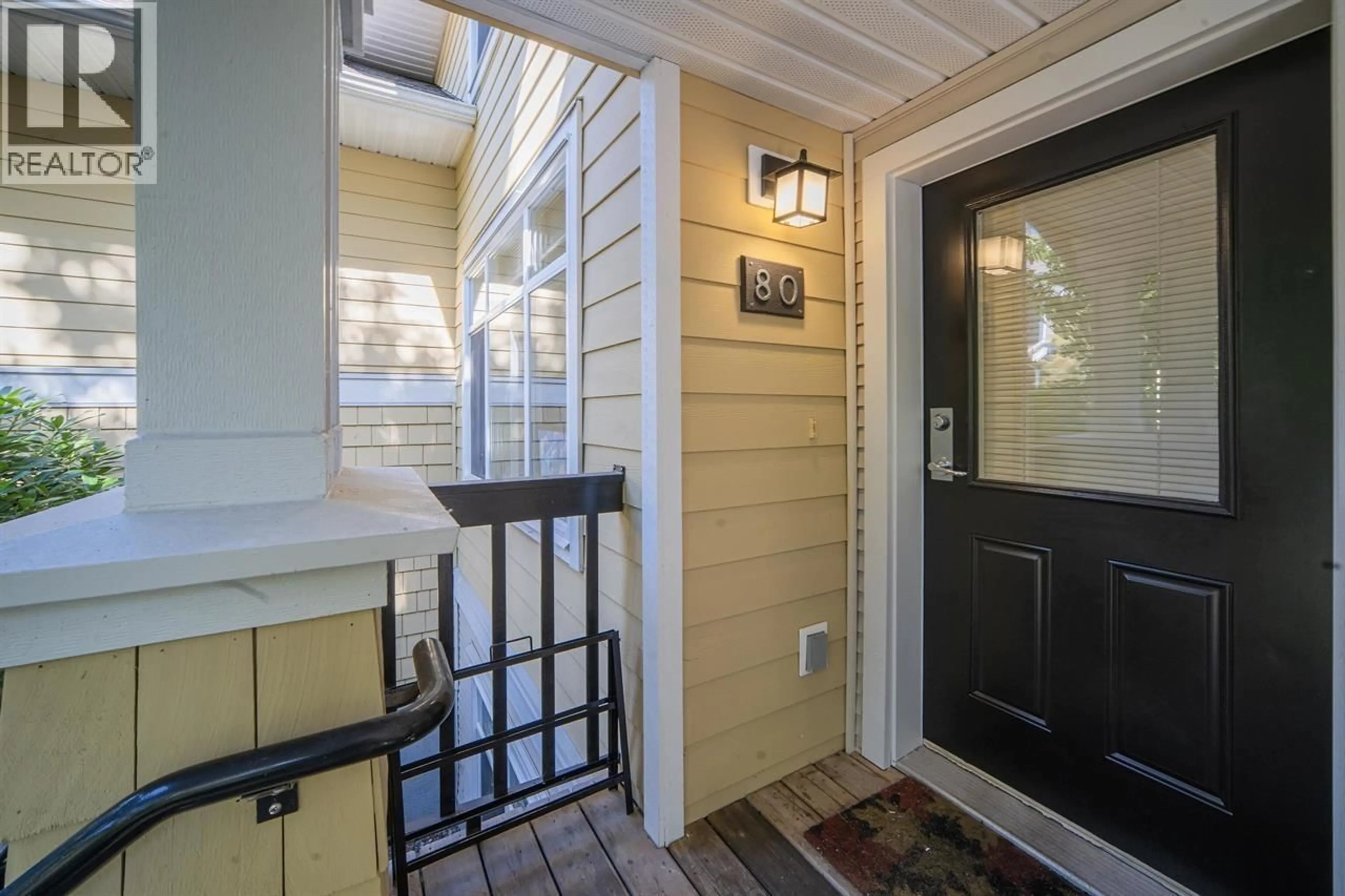 Indoor entryway for 80 - 6878 SOUTHPOINT DRIVE, Burnaby British Columbia V3N5E4