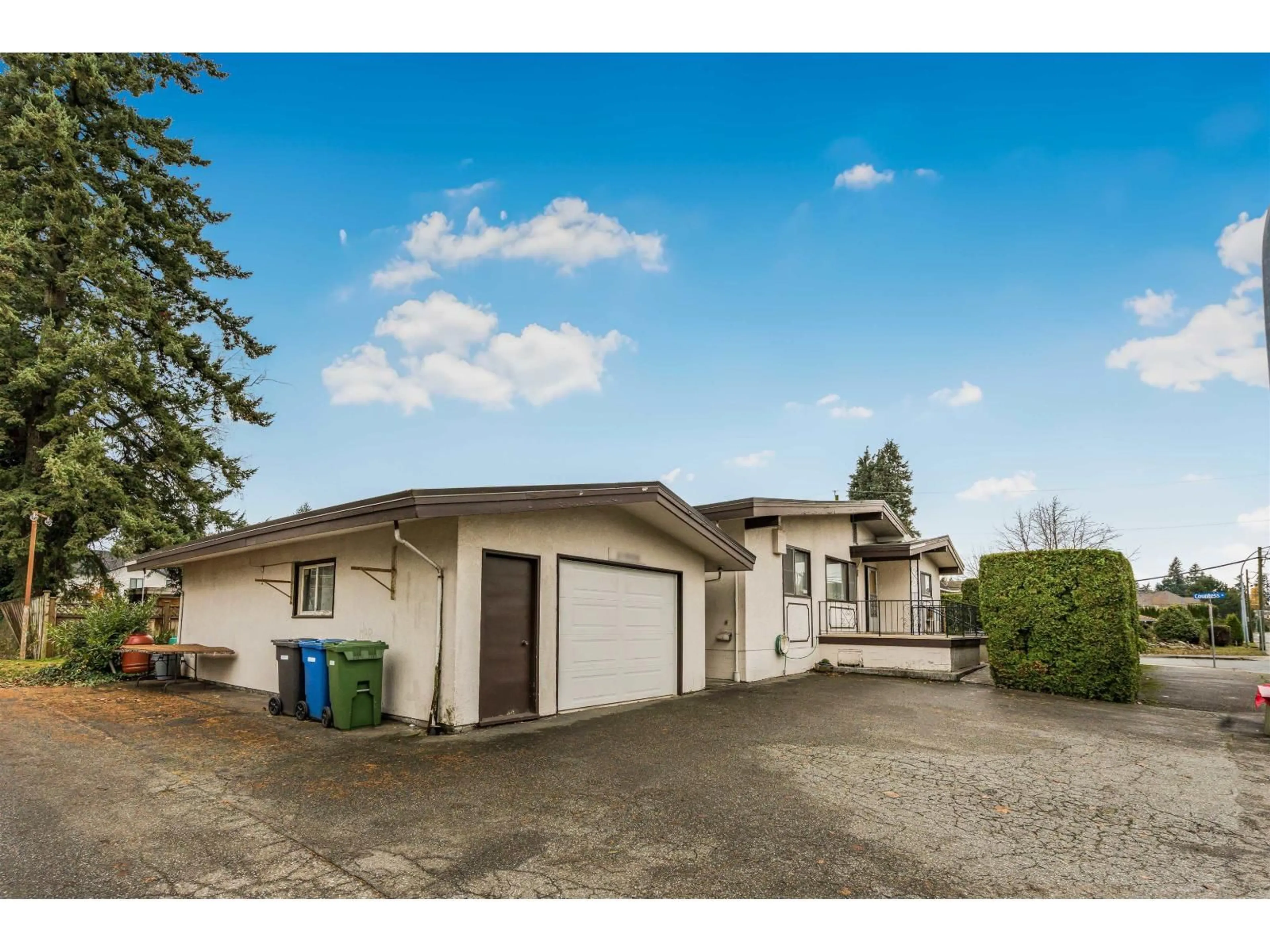A pic from outside/outdoor area/front of a property/back of a property/a pic from drone, street for 31908 OLD YALE ROAD, Abbotsford British Columbia V2T2C6