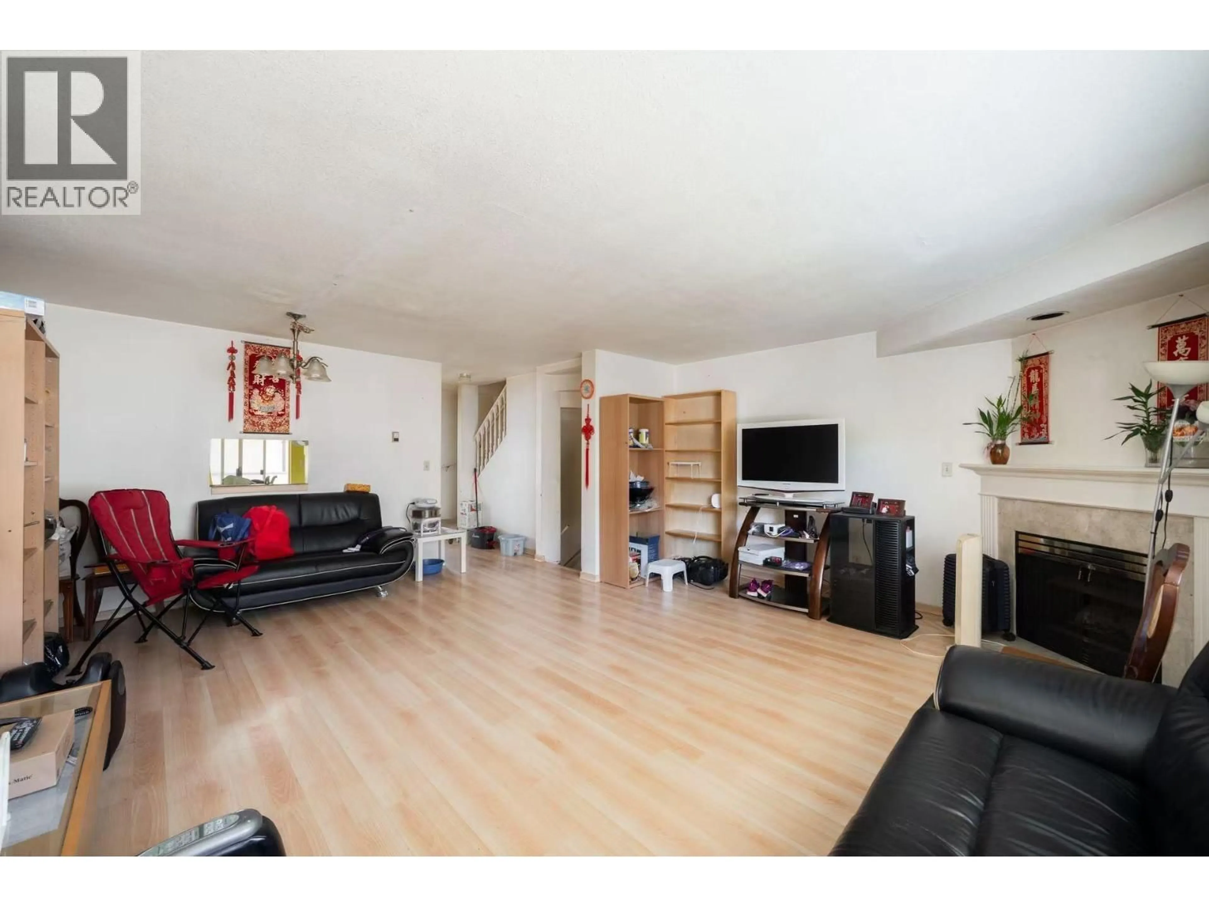 Living room with furniture, wood/laminate floor for 18 - 8711 GENERAL CURRIE ROAD, Richmond British Columbia V6Y1M3
