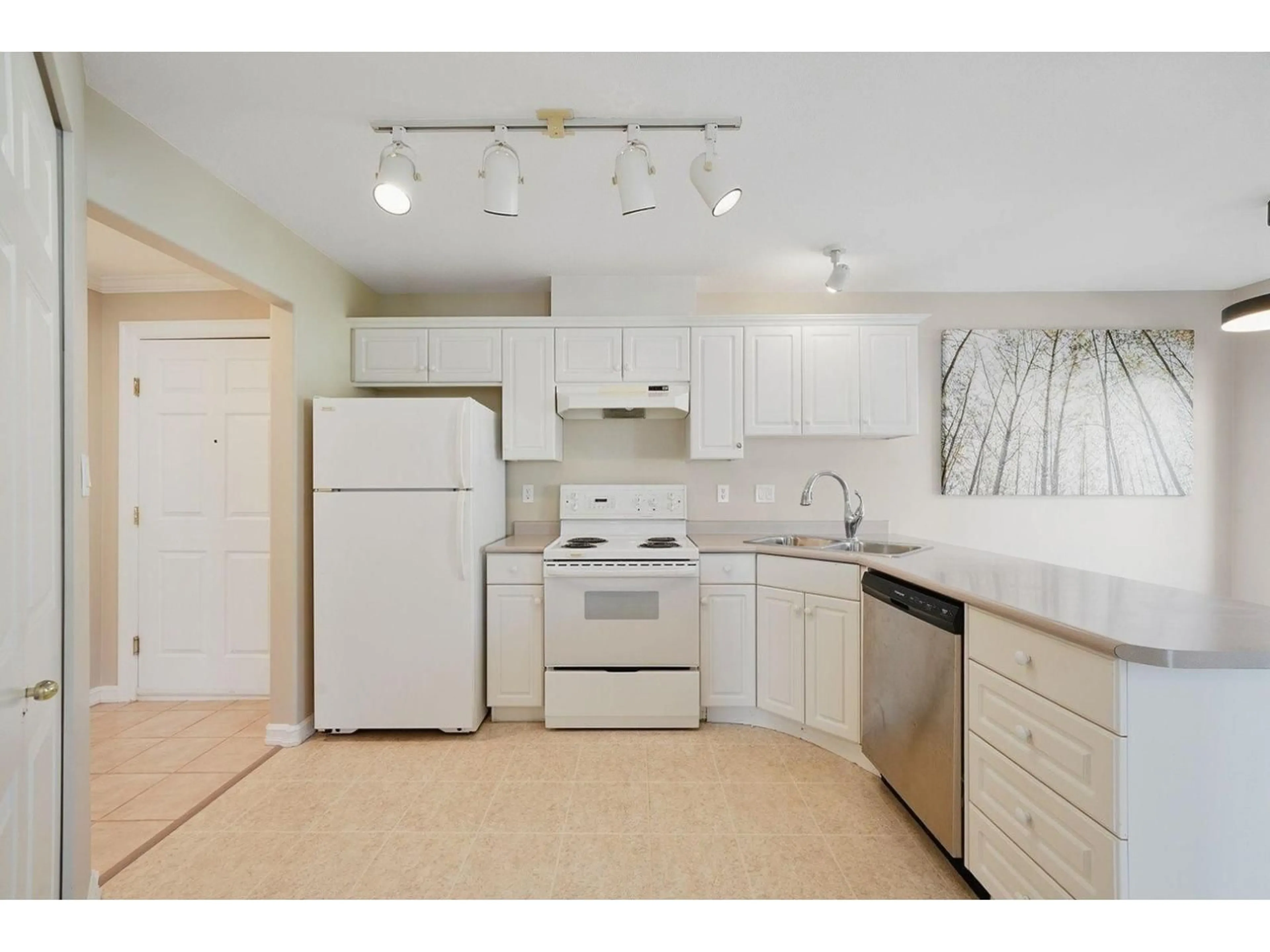 Standard kitchen, ceramic/tile floor for 201 - 2772 CLEARBROOK ROAD, Abbotsford British Columbia V2T6N6