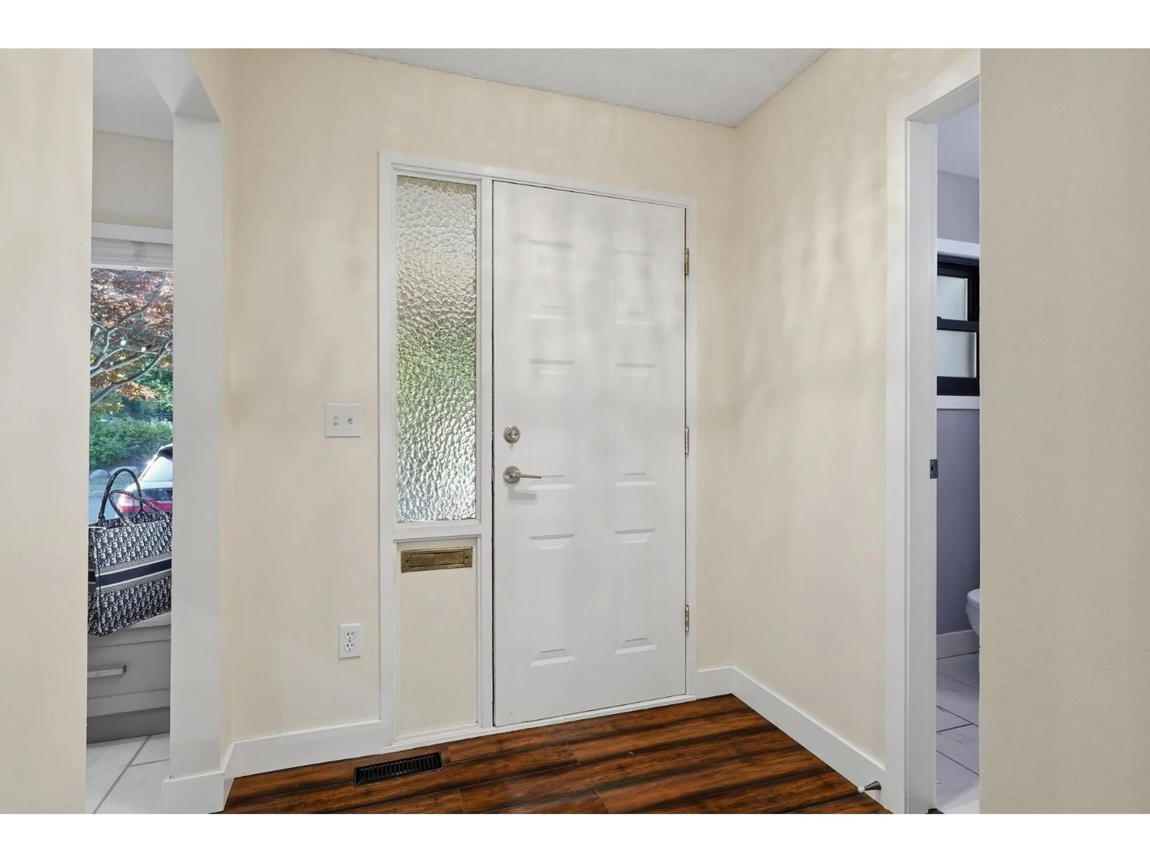 Indoor entryway for 15878 MCBETH ROAD, Surrey British Columbia V4A5X3