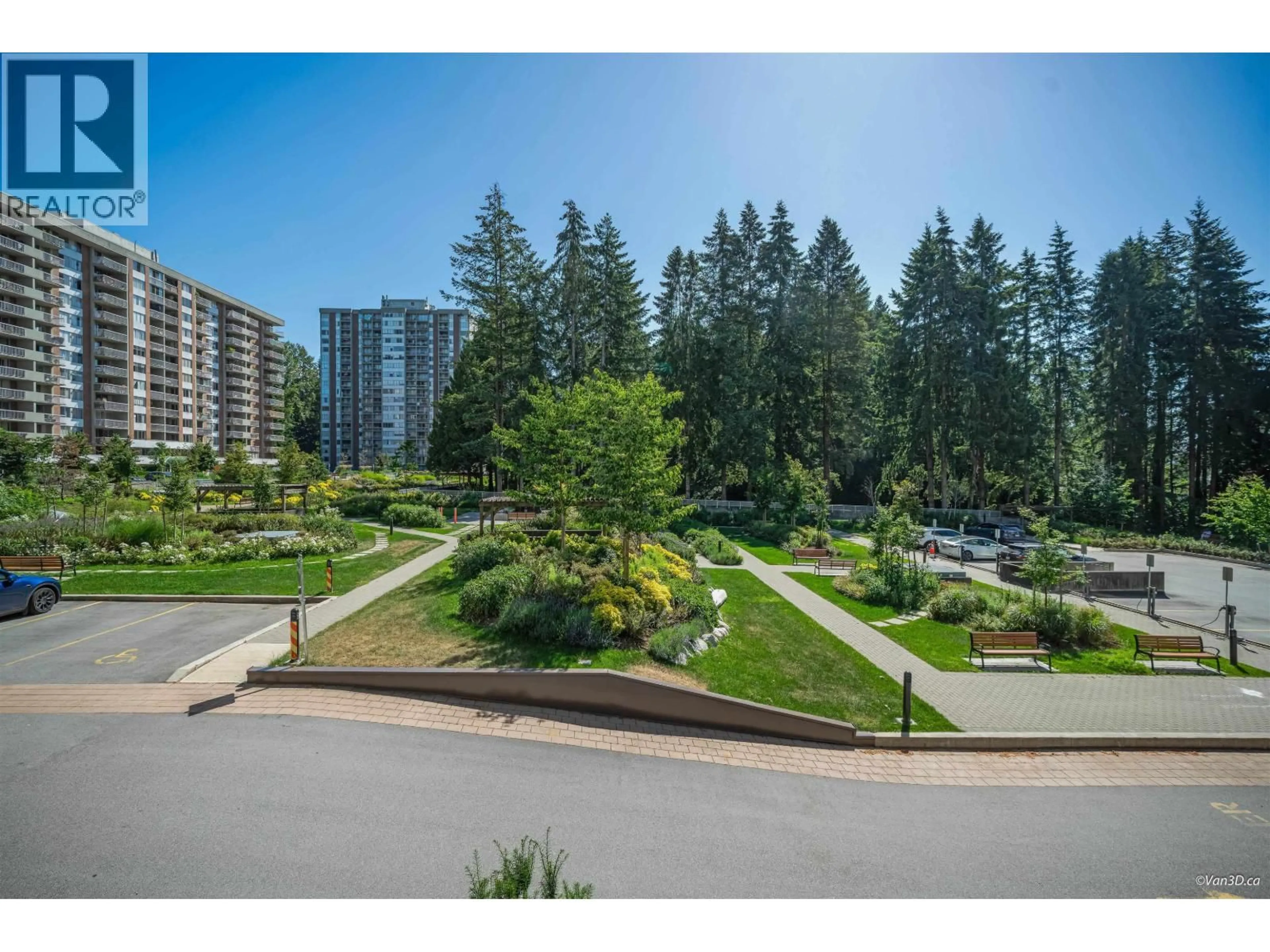 A pic from outside/outdoor area/front of a property/back of a property/a pic from drone, unknown for 207 - 2020 FULLERTON AVENUE, North Vancouver British Columbia V7P3G3