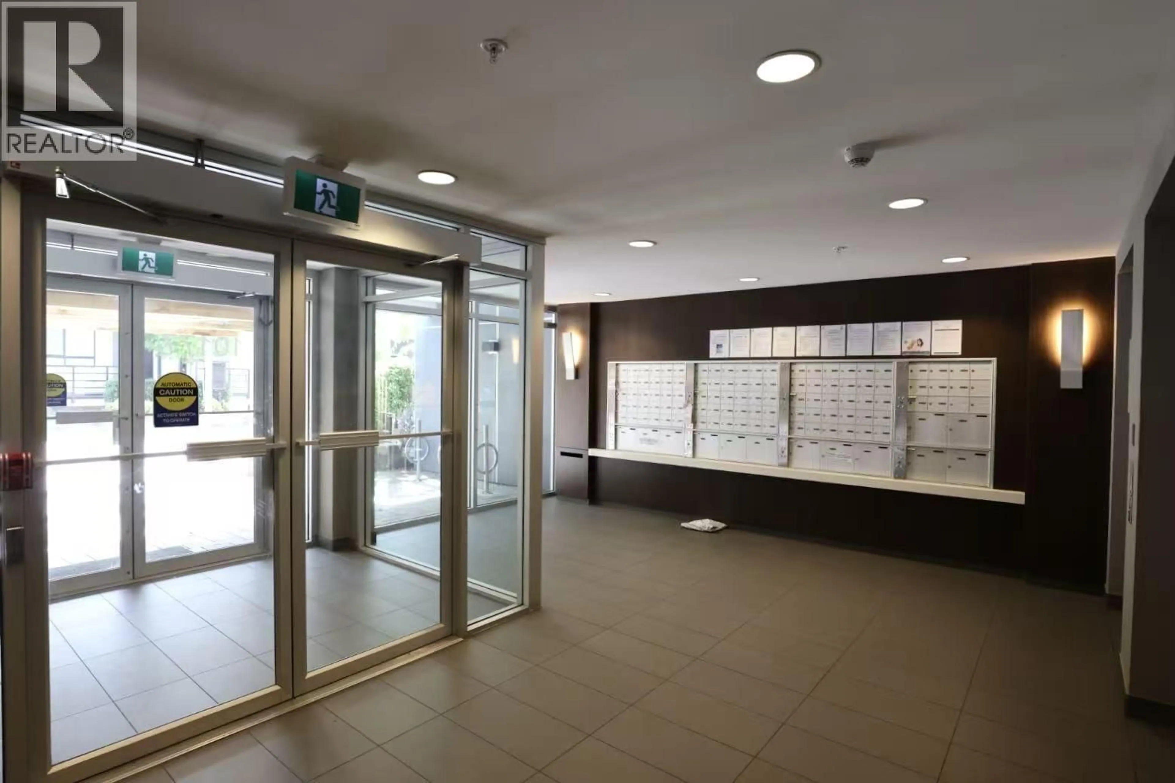 Indoor foyer for 112 - 10177 RIVER DRIVE, Richmond British Columbia V6X0S2