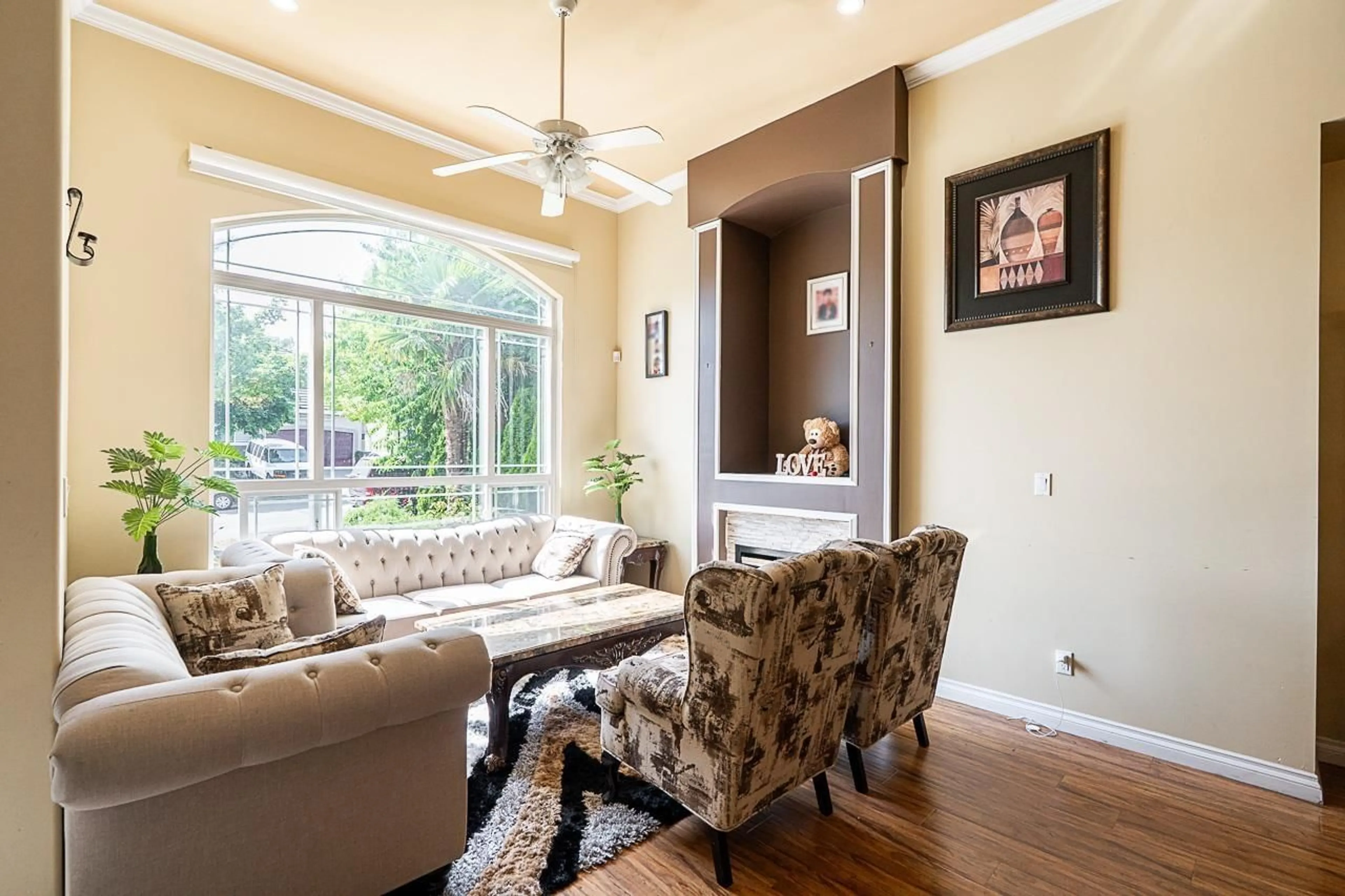Living room with furniture, unknown for 6670 150 STREET, Surrey British Columbia V3S9G7