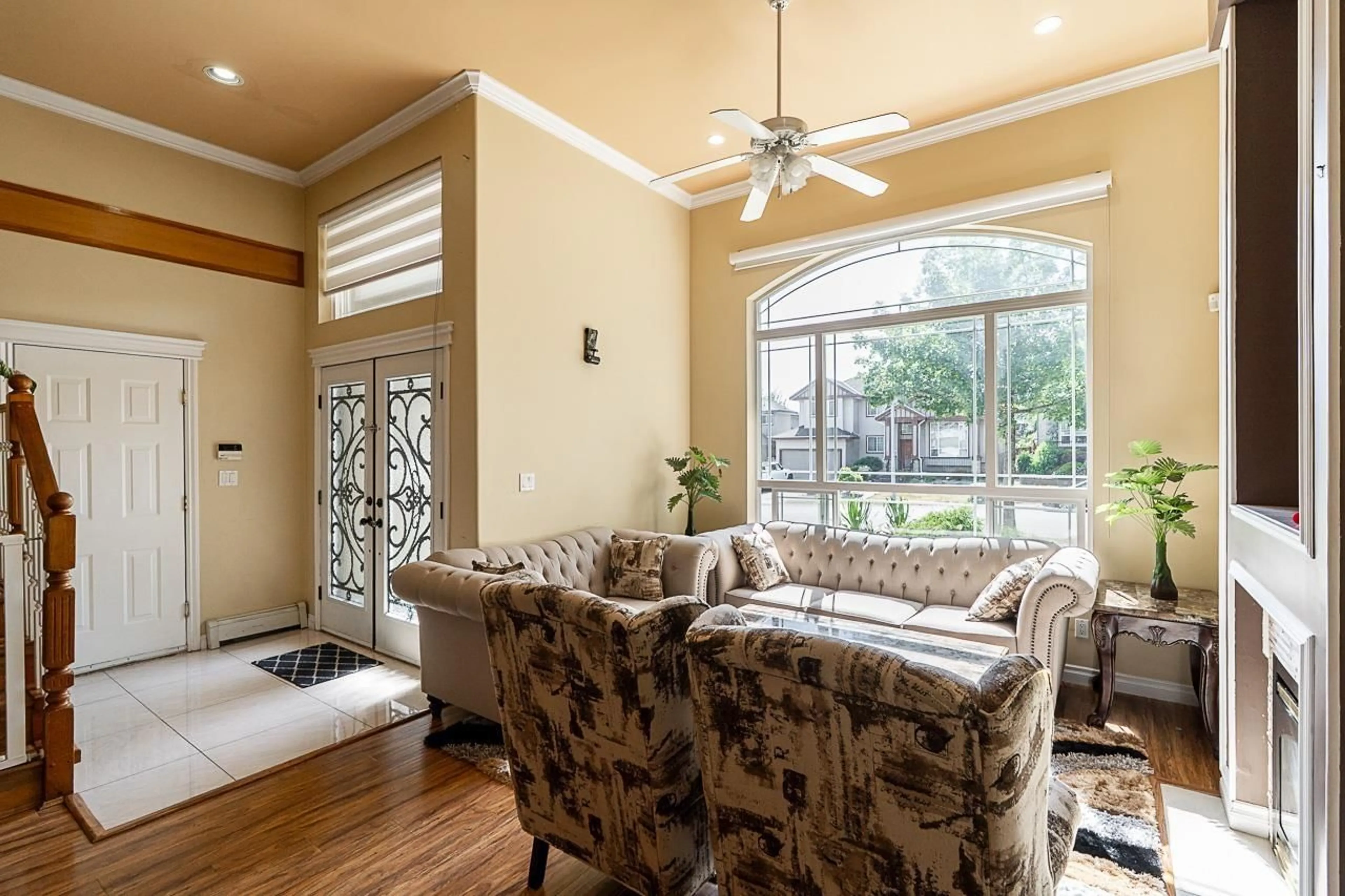 Living room with furniture, unknown for 6670 150 STREET, Surrey British Columbia V3S9G7
