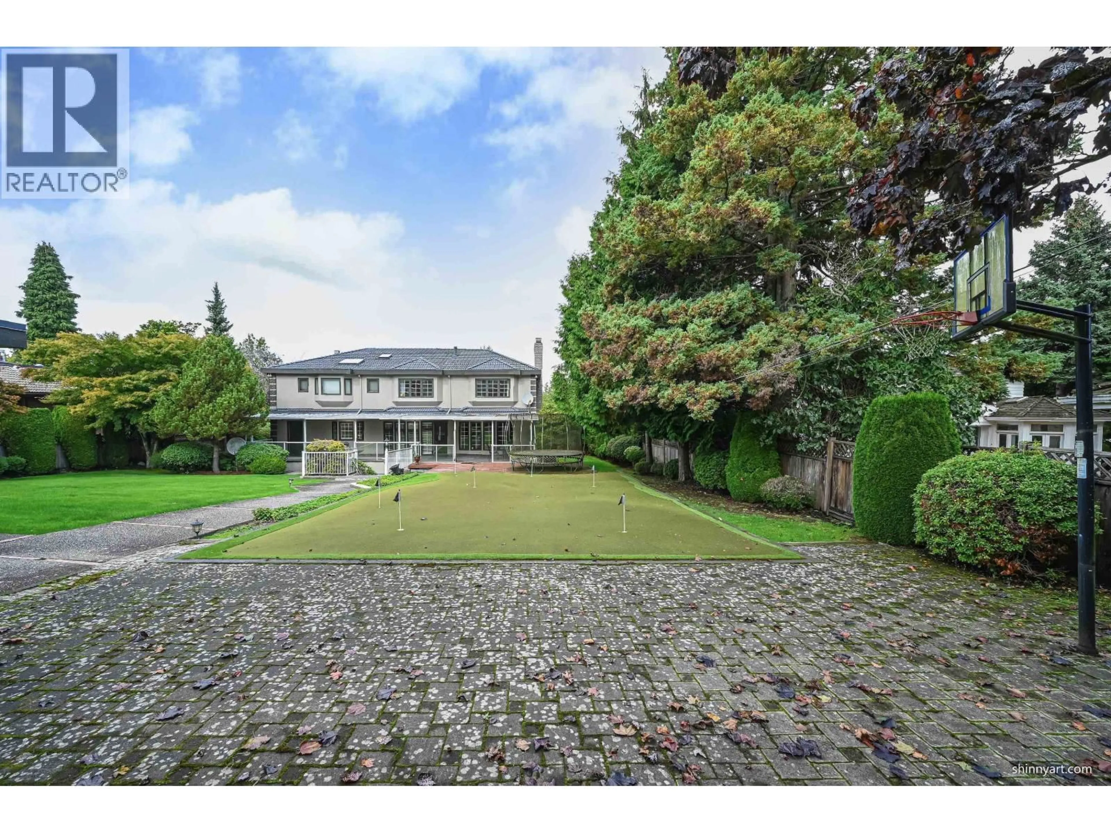 A pic from outside/outdoor area/front of a property/back of a property/a pic from drone, street for 1368 MINTO CRESCENT, Vancouver British Columbia V6H2J5