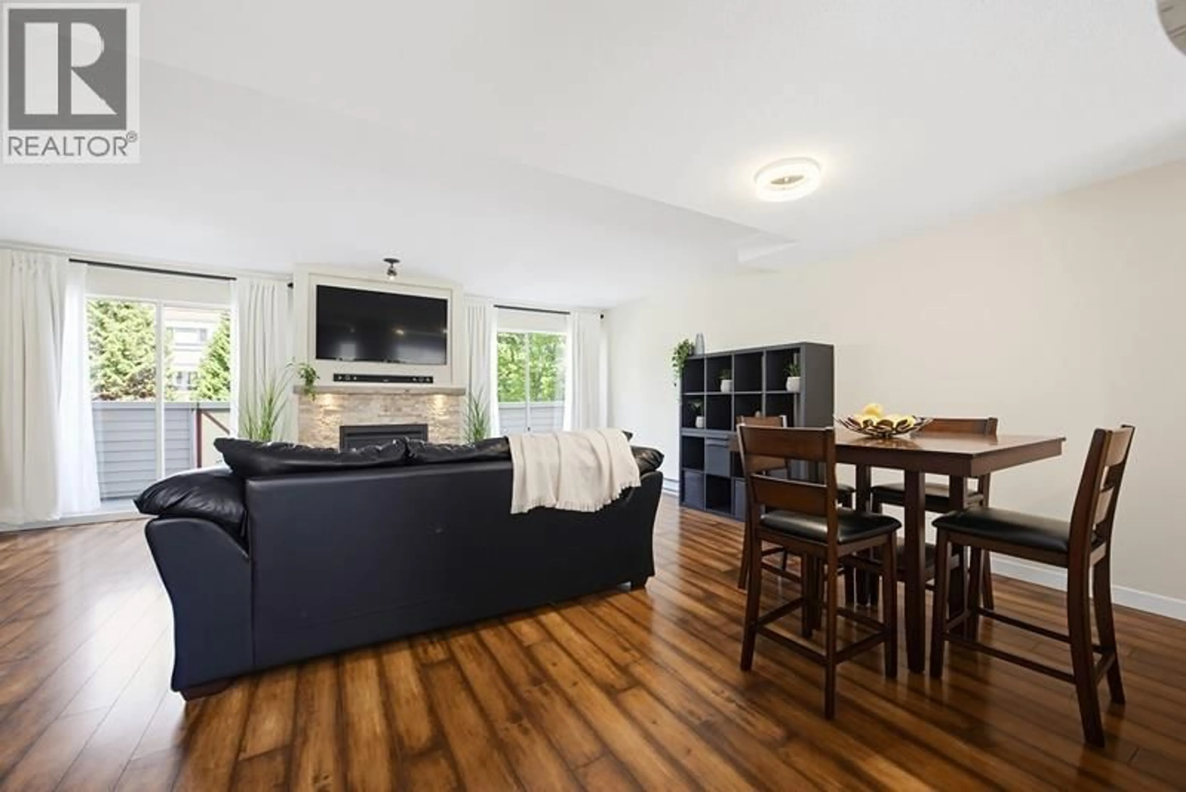 Living room with furniture, wood/laminate floor for 80 - 2450 HAWTHORNE AVENUE, Port Coquitlam British Columbia V3C6B3