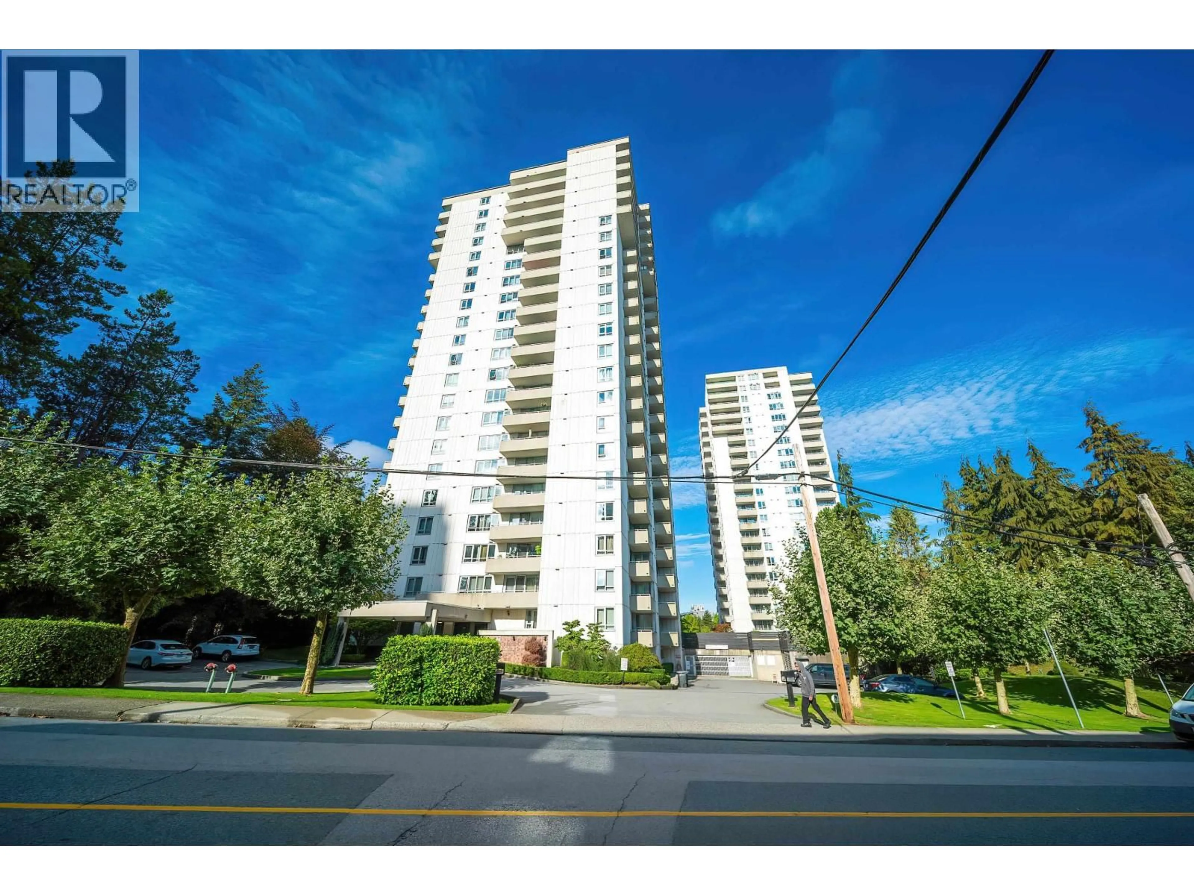A pic from outside/outdoor area/front of a property/back of a property/a pic from drone, street for 1702 - 5645 BARKER AVENUE, Burnaby British Columbia V5H3Z5