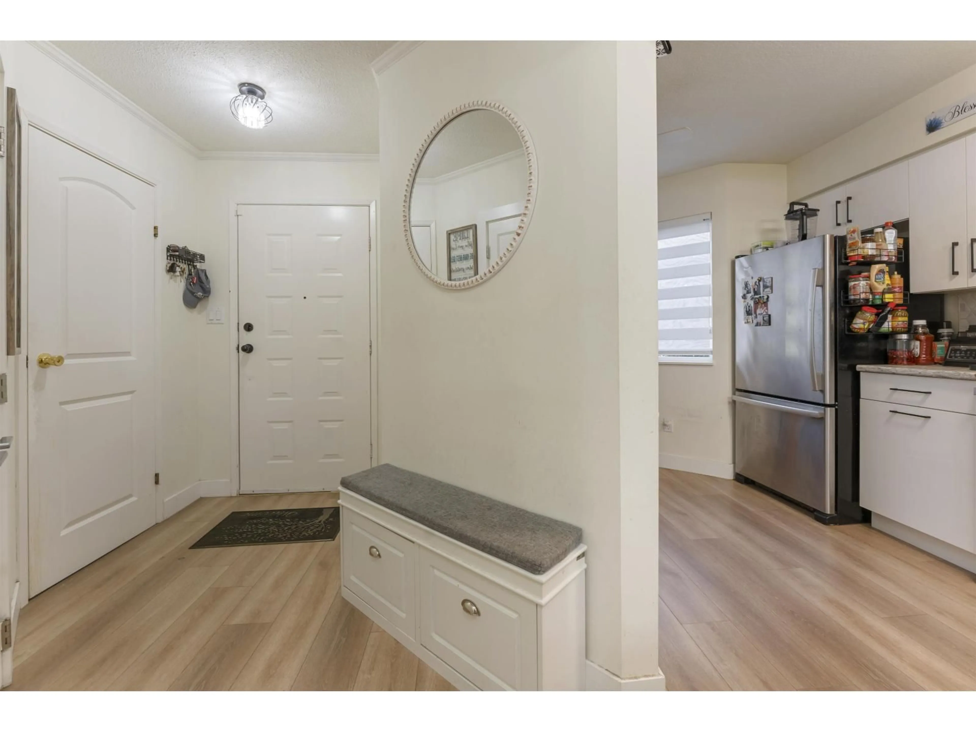 Indoor entryway for 21 - 7521 140 STREET, Surrey British Columbia V3W5J9