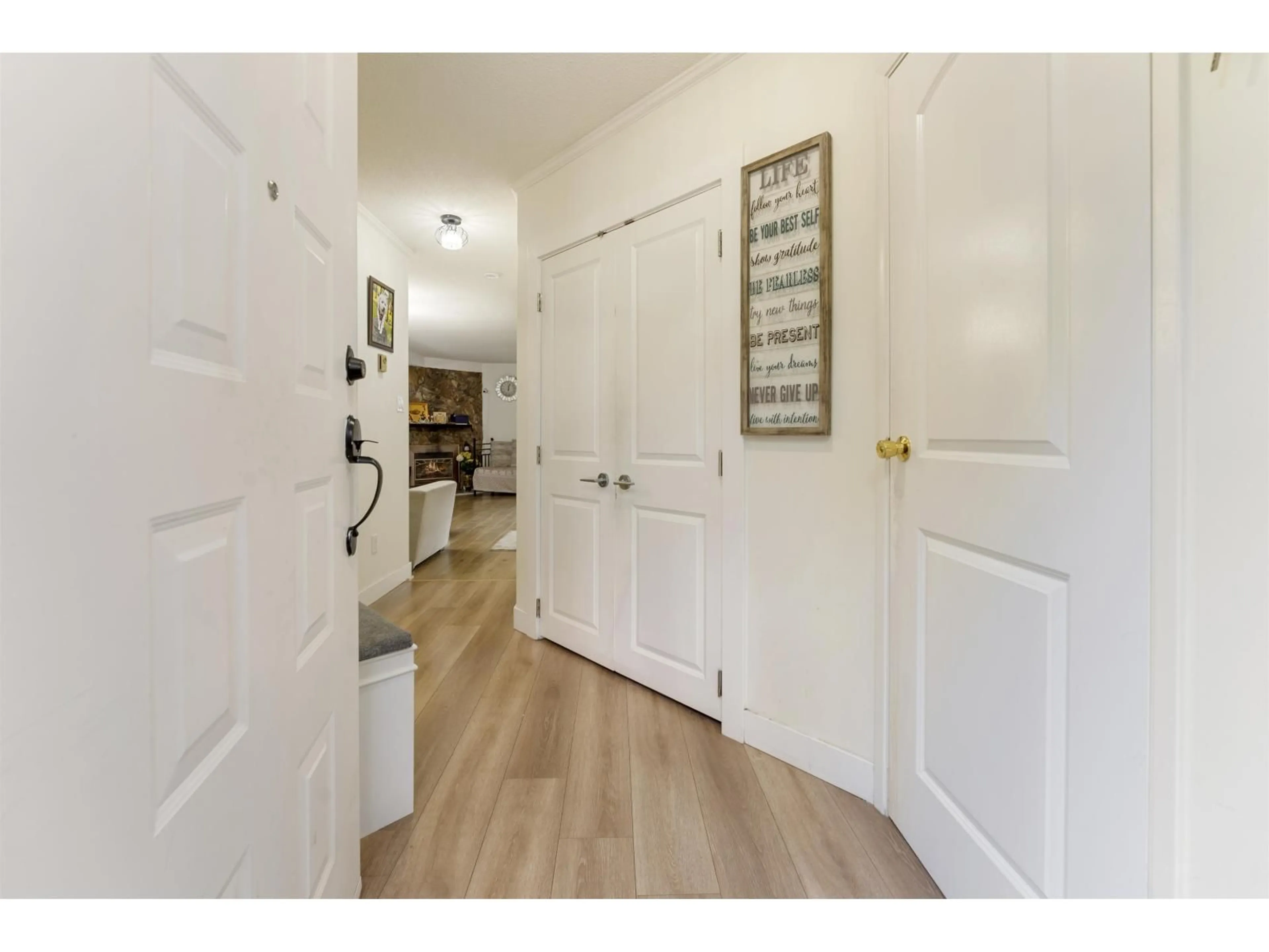 Indoor entryway for 21 - 7521 140 STREET, Surrey British Columbia V3W5J9