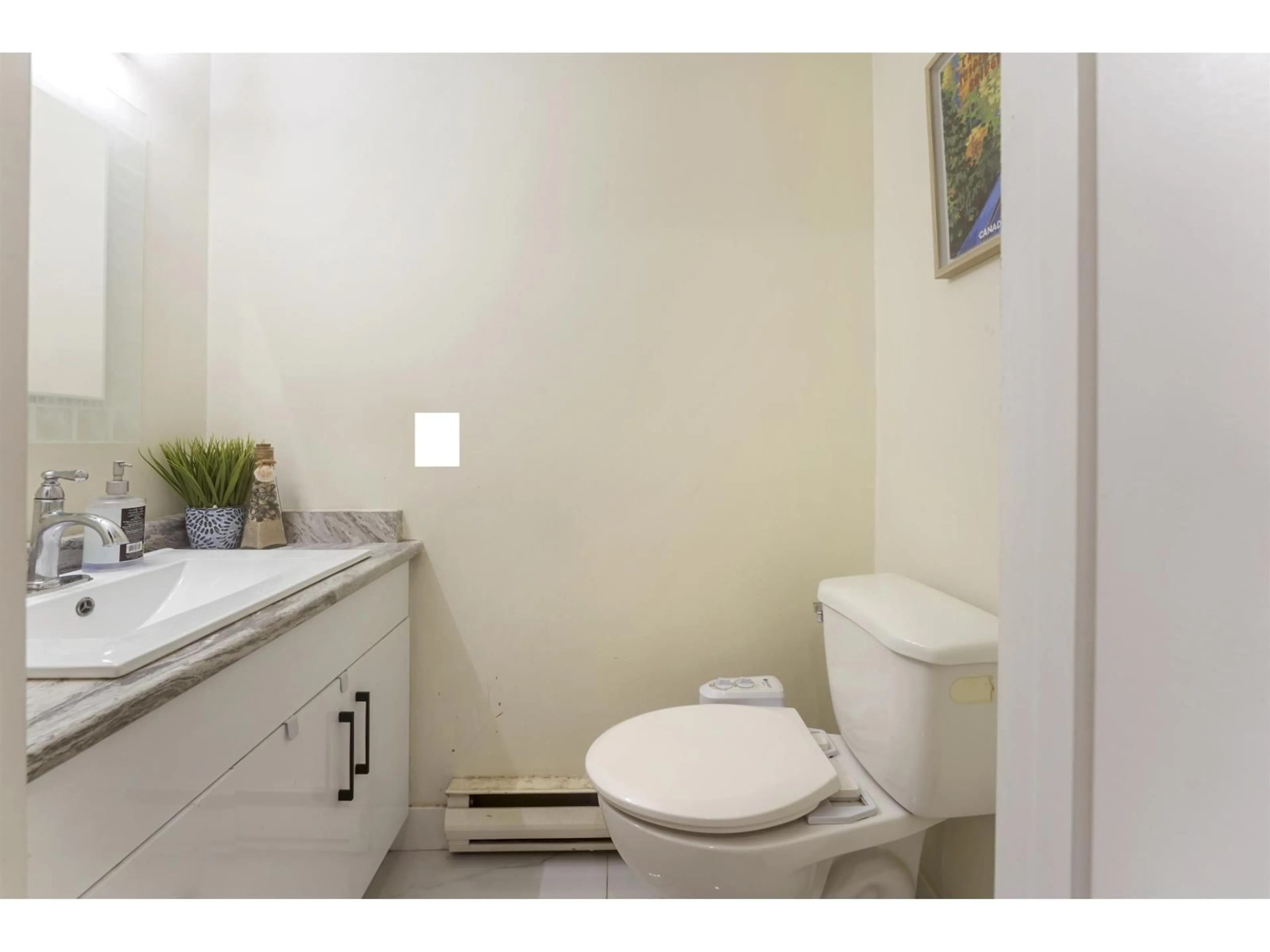 Standard bathroom, unknown for 21 - 7521 140 STREET, Surrey British Columbia V3W5J9
