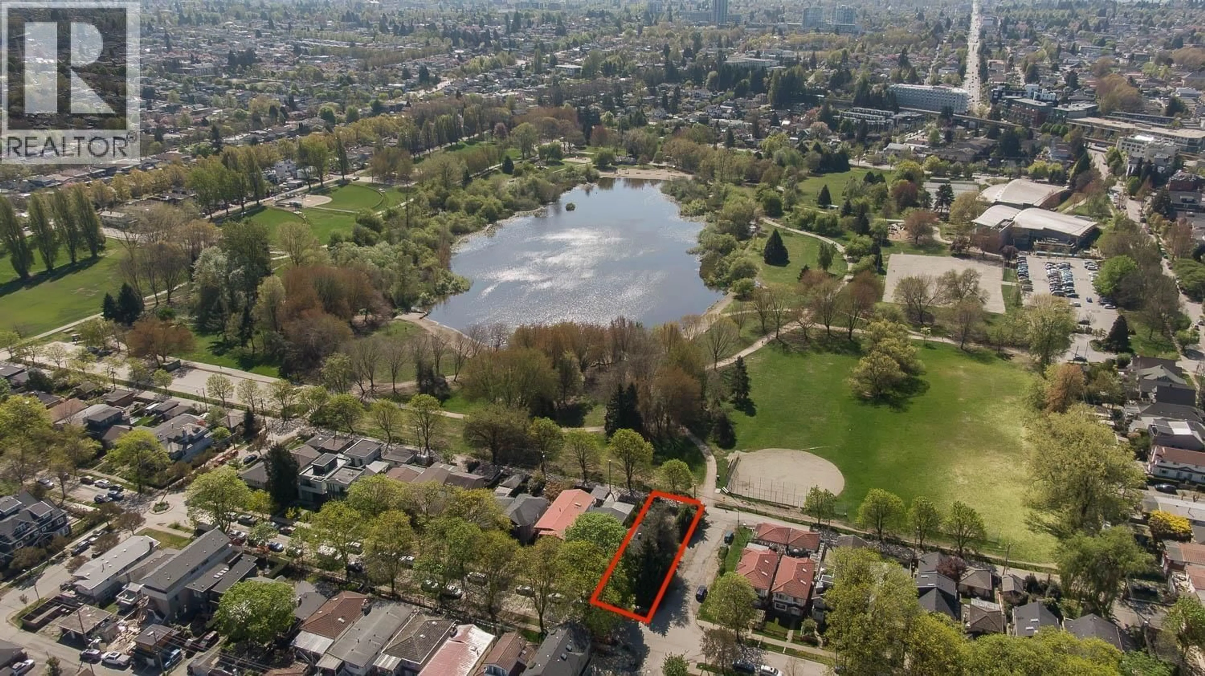 A pic from outside/outdoor area/front of a property/back of a property/a pic from drone, water/lake/river/ocean view for 2002 13TH AVENUE, Vancouver British Columbia V5N2C4