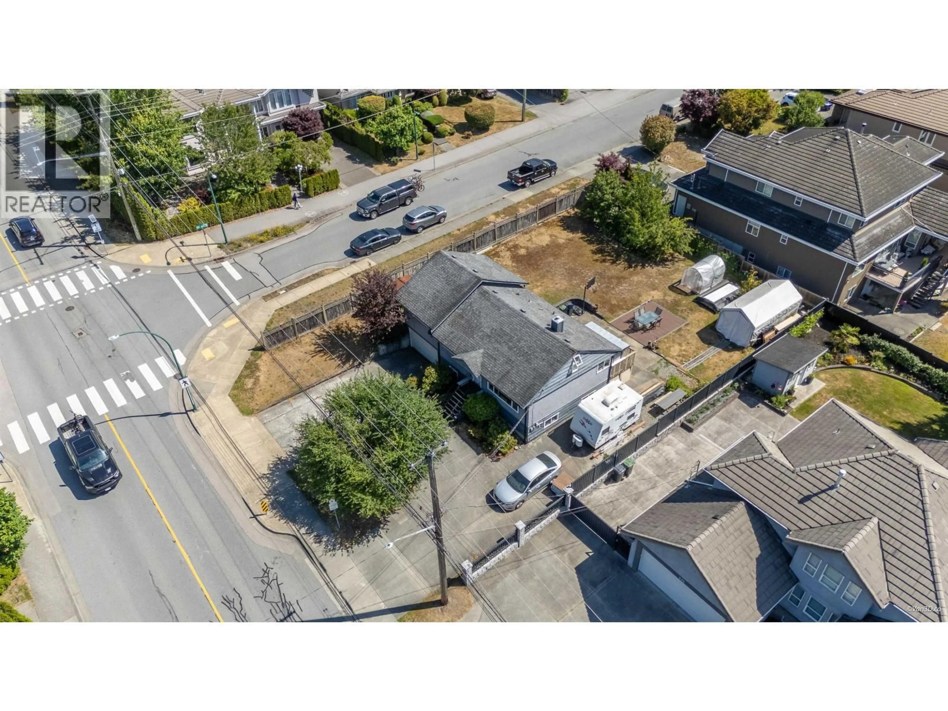 A pic from outside/outdoor area/front of a property/back of a property/a pic from drone, street for 539 SCHOOLHOUSE STREET, Coquitlam British Columbia V3J5N8