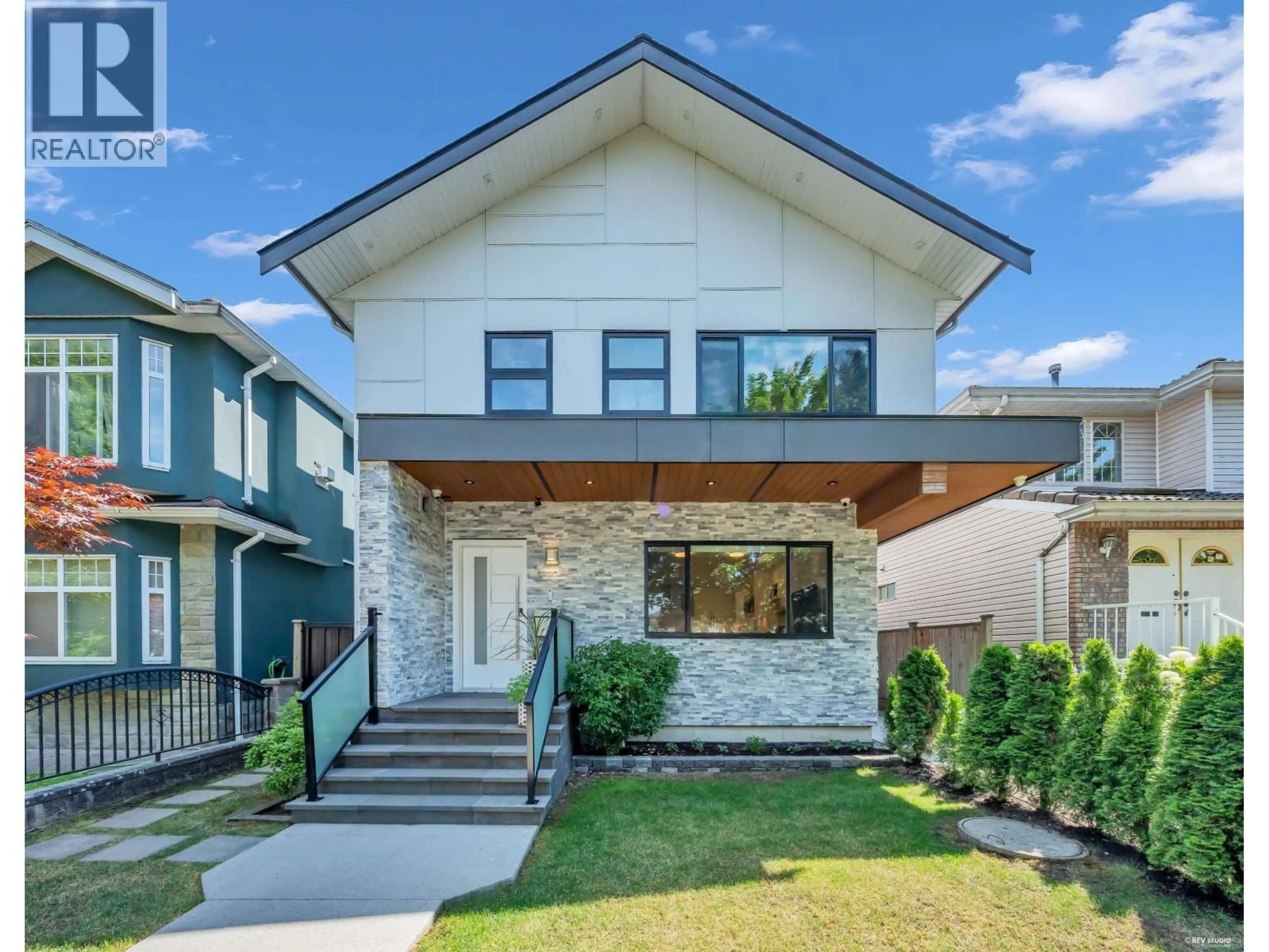 Home with vinyl exterior material, street for 3342 24TH AVENUE, Vancouver British Columbia V5R1G4