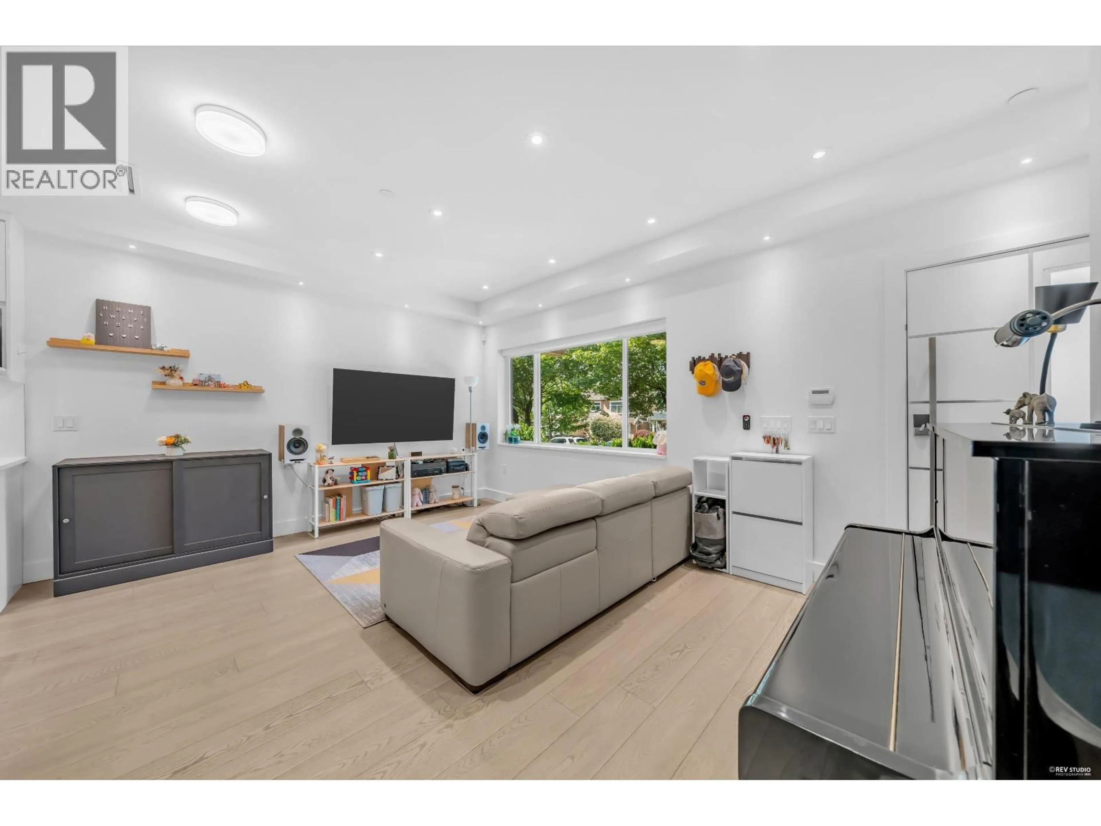 Living room with furniture, unknown for 3342 24TH AVENUE, Vancouver British Columbia V5R1G4