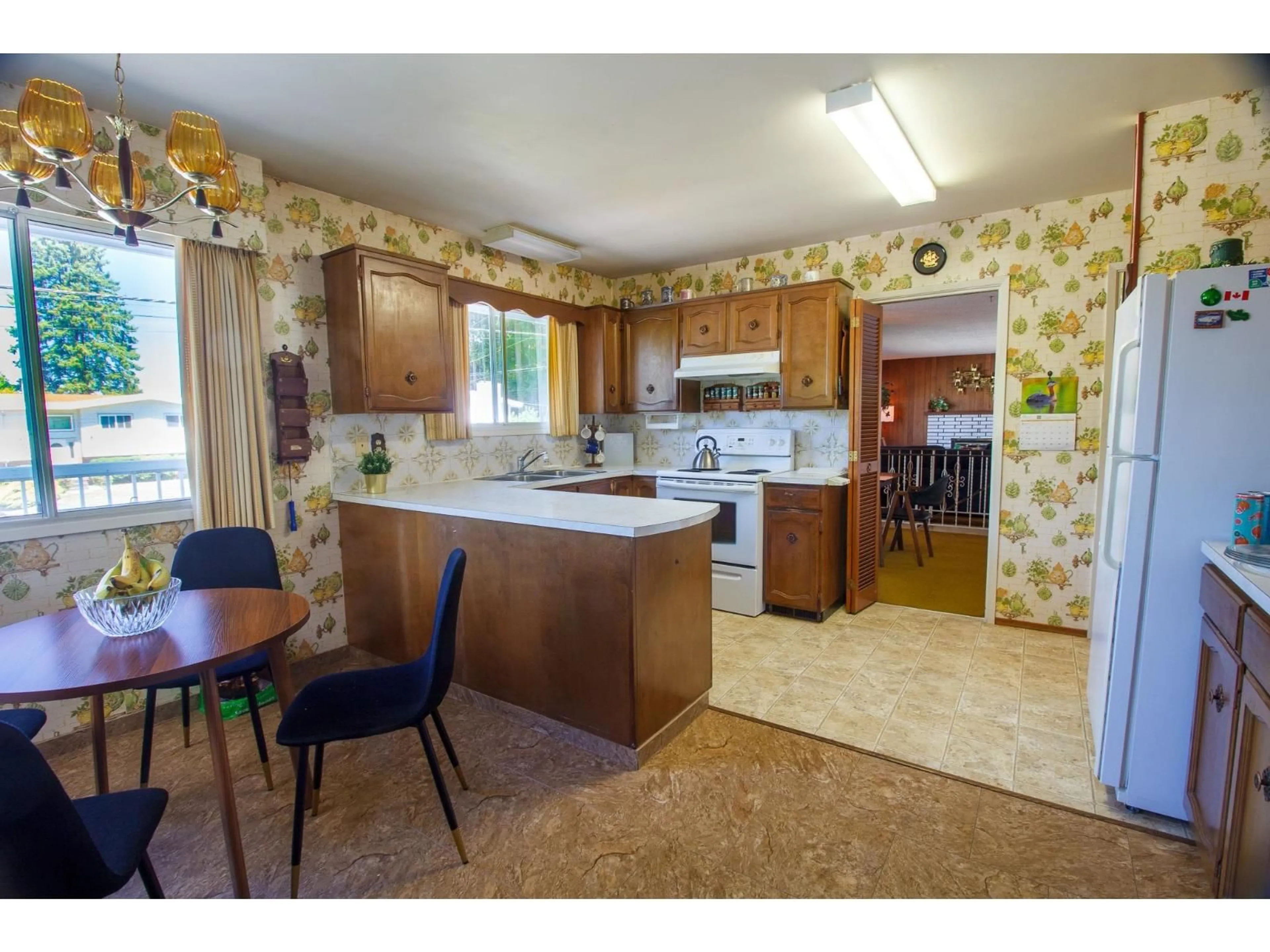 Standard kitchen, unknown for 32678 BEVAN AVENUE, Abbotsford British Columbia V2T1G6