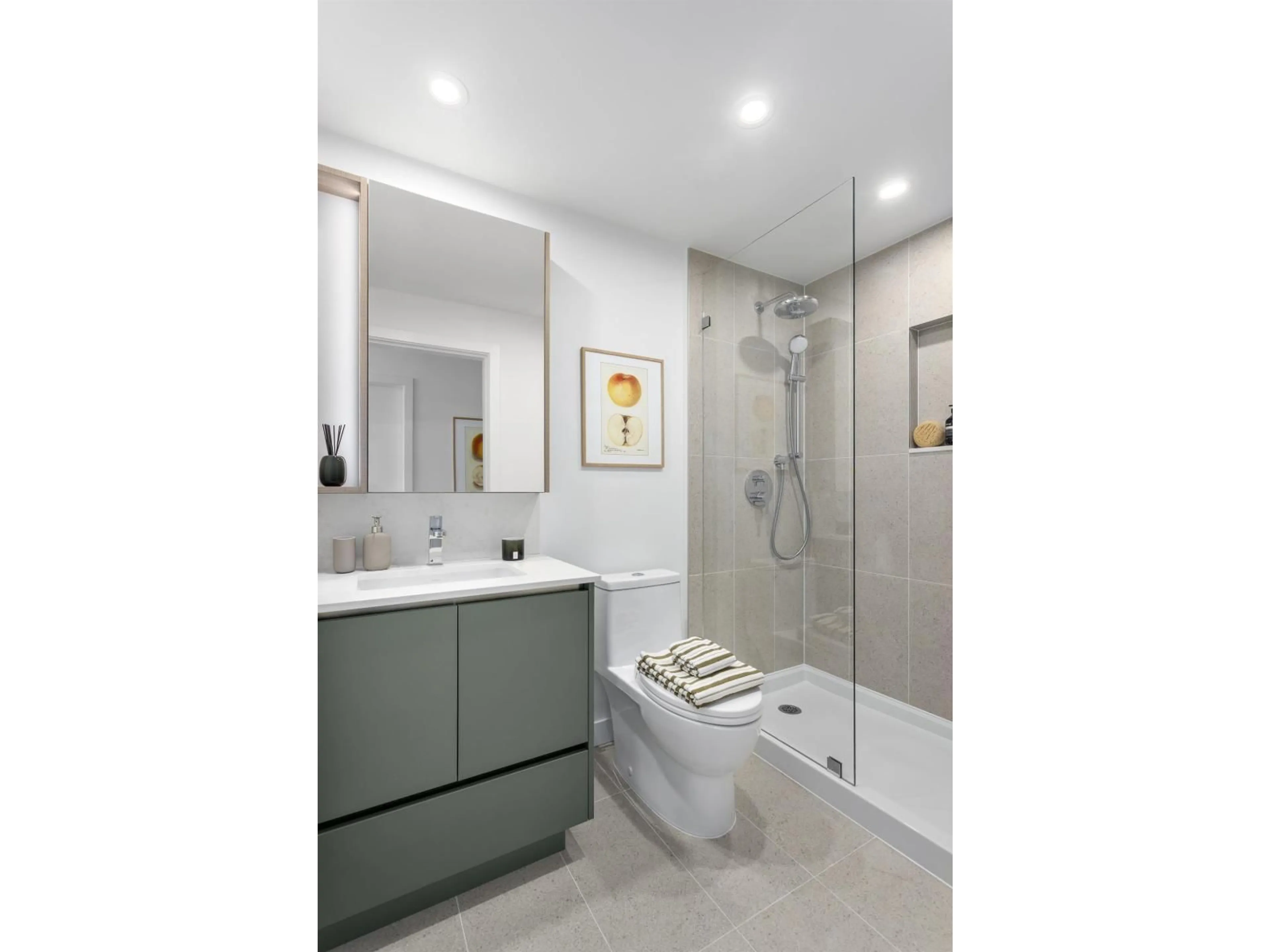 Contemporary bathroom, ceramic/tile floor for 2903 - 13573 98A AVENUE, Surrey British Columbia V3T0X1
