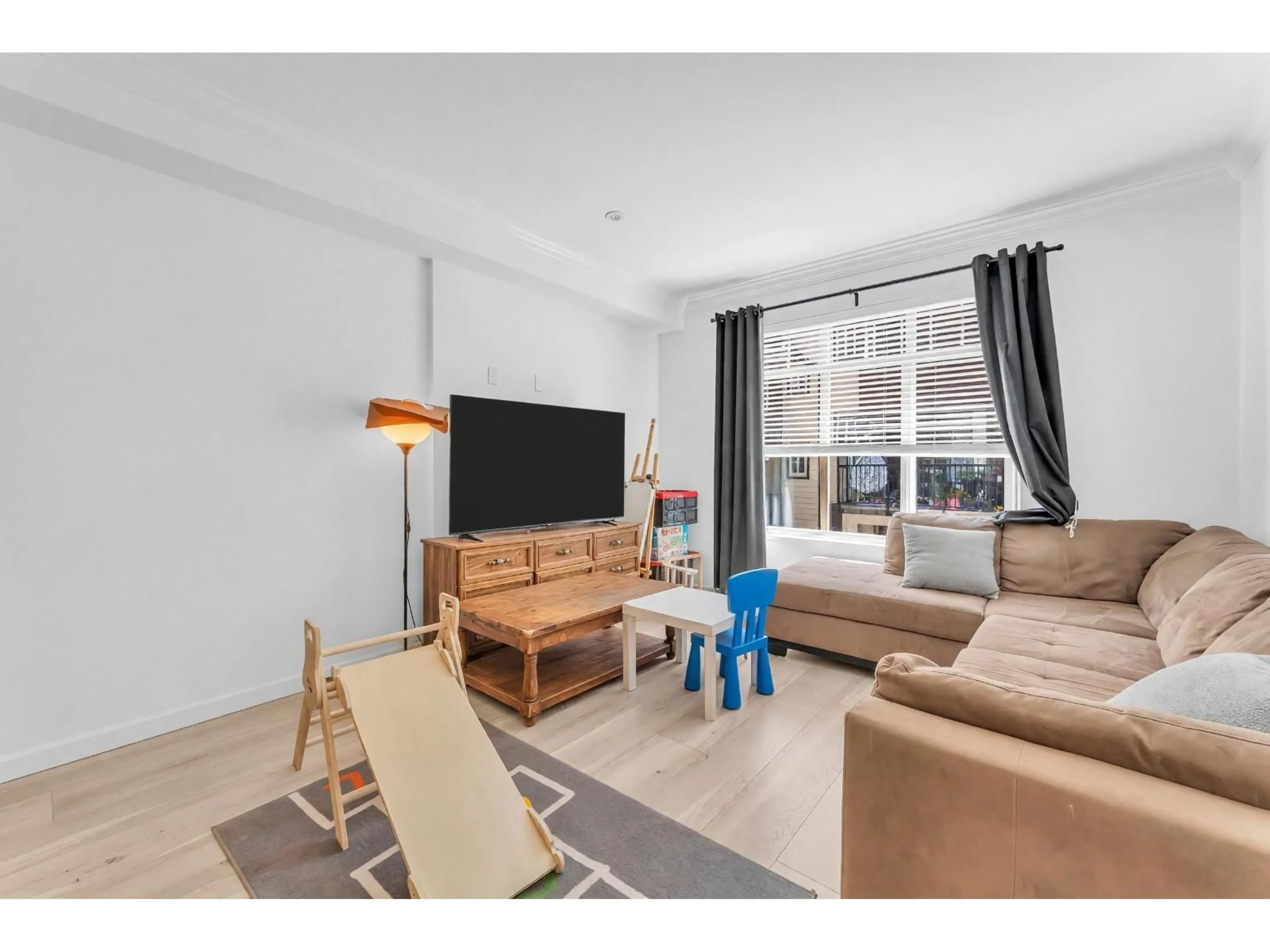 Living room with furniture, unknown for 15 - 2845 156 STREET, Surrey British Columbia V3Z3Y3