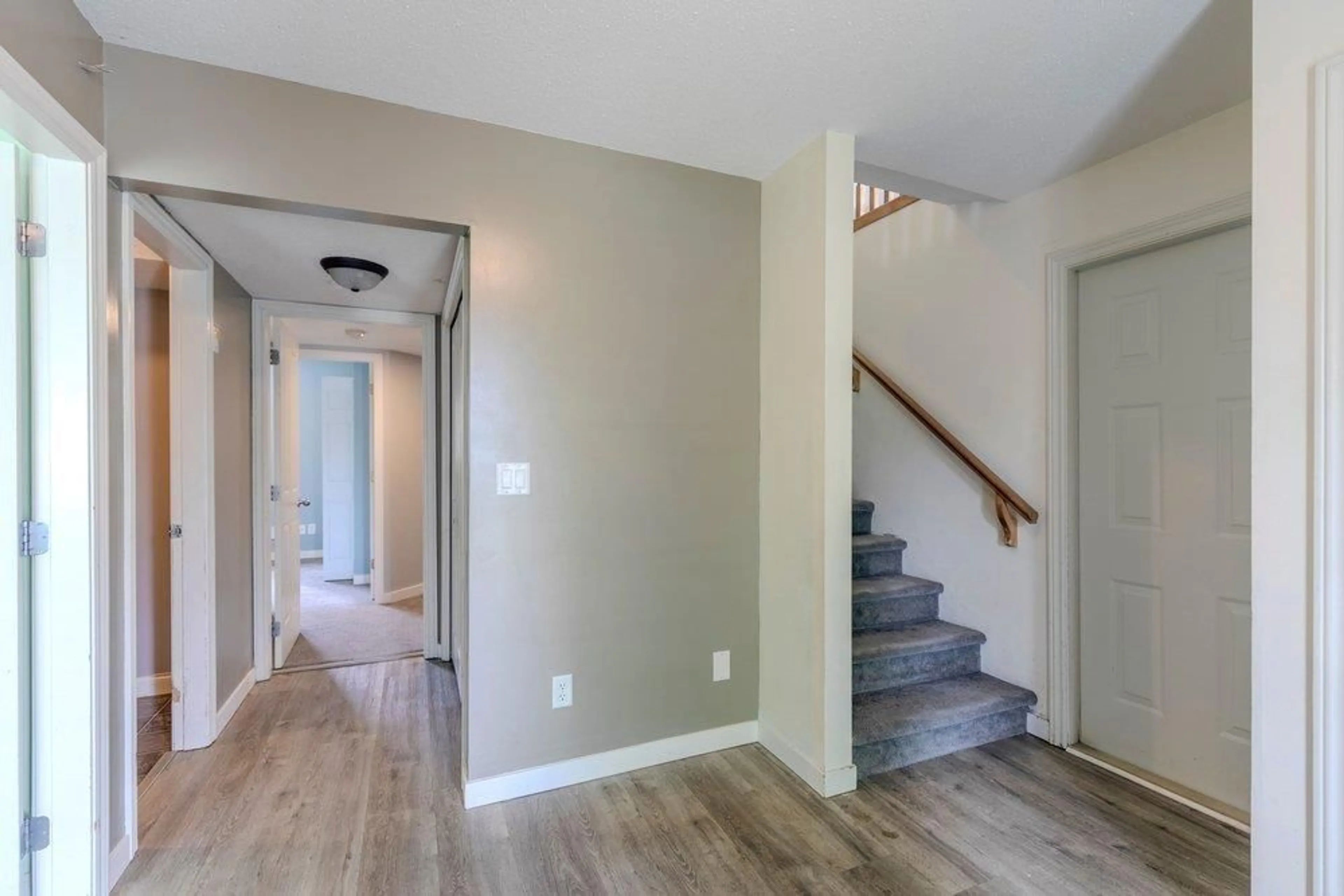 Indoor entryway for 8627 HENDERSON STREET, Mission British Columbia V2V7P9