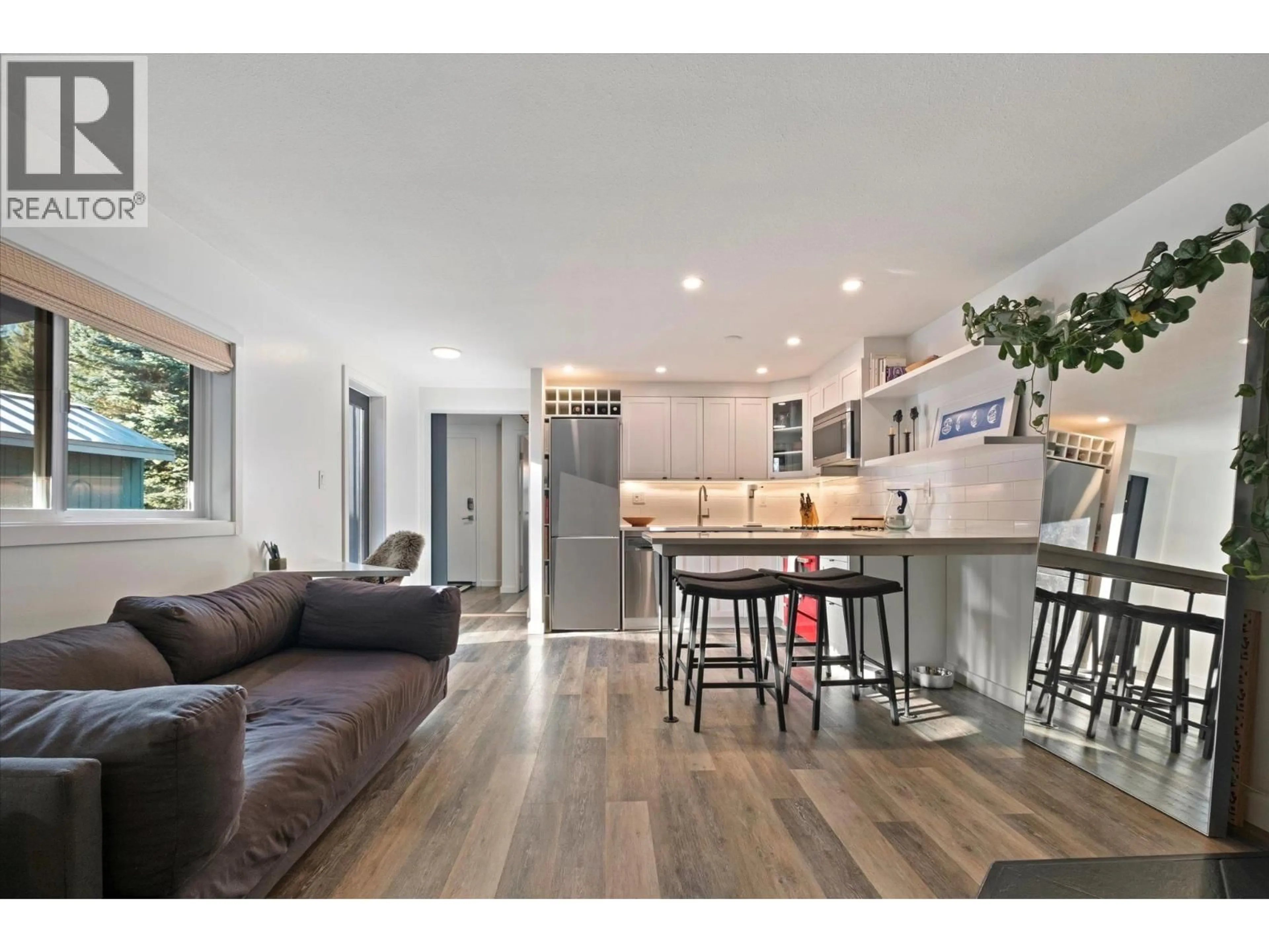 Open concept kitchen, wood/laminate floor for 26 - 6800 CRABAPPLE DRIVE, Whistler British Columbia V8E0C5