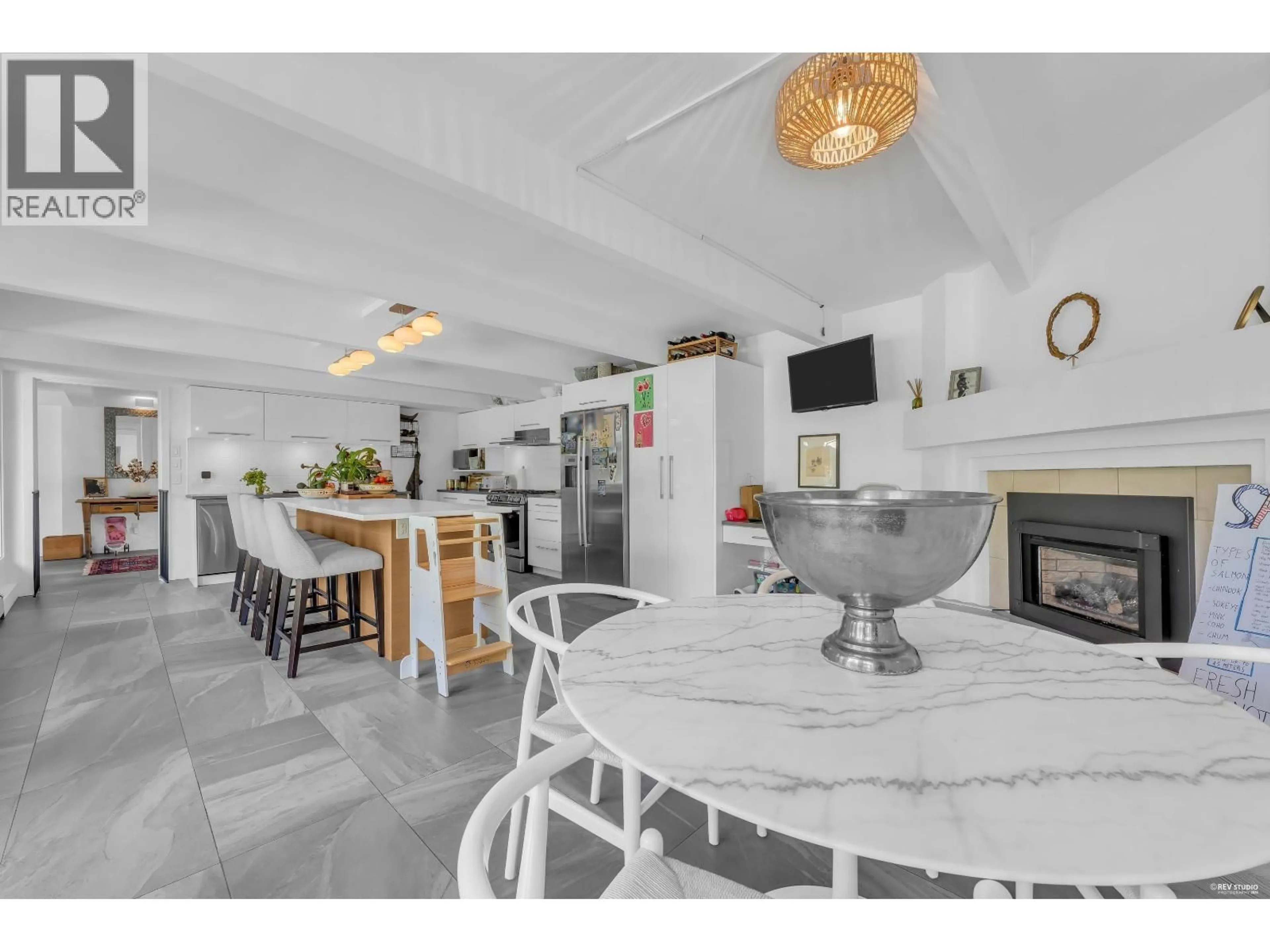 Open concept kitchen, ceramic/tile floor for 1555 QUEENS AVENUE, West Vancouver British Columbia V7V0B2