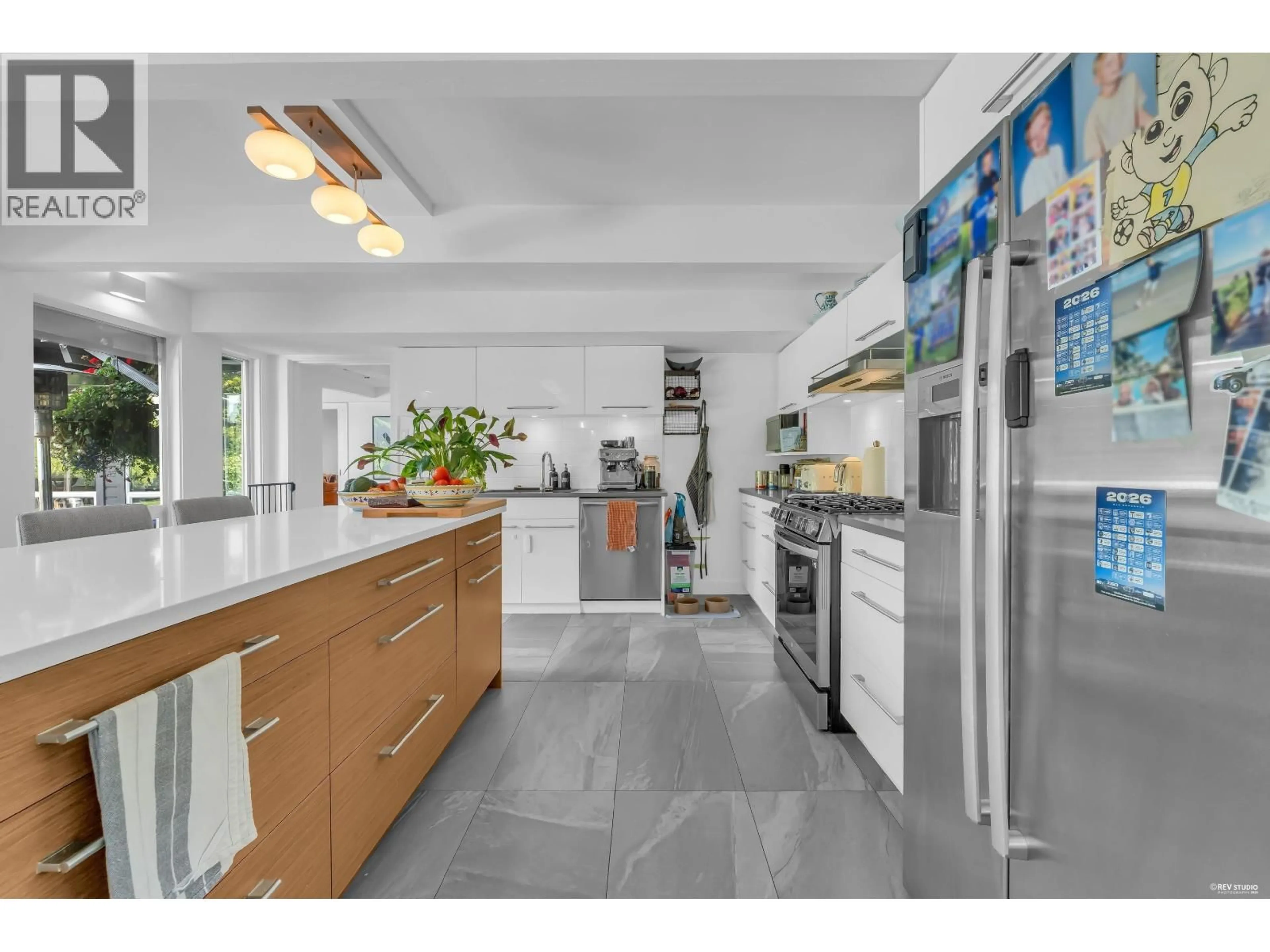 Open concept kitchen, ceramic/tile floor for 1555 QUEENS AVENUE, West Vancouver British Columbia V7V0B2