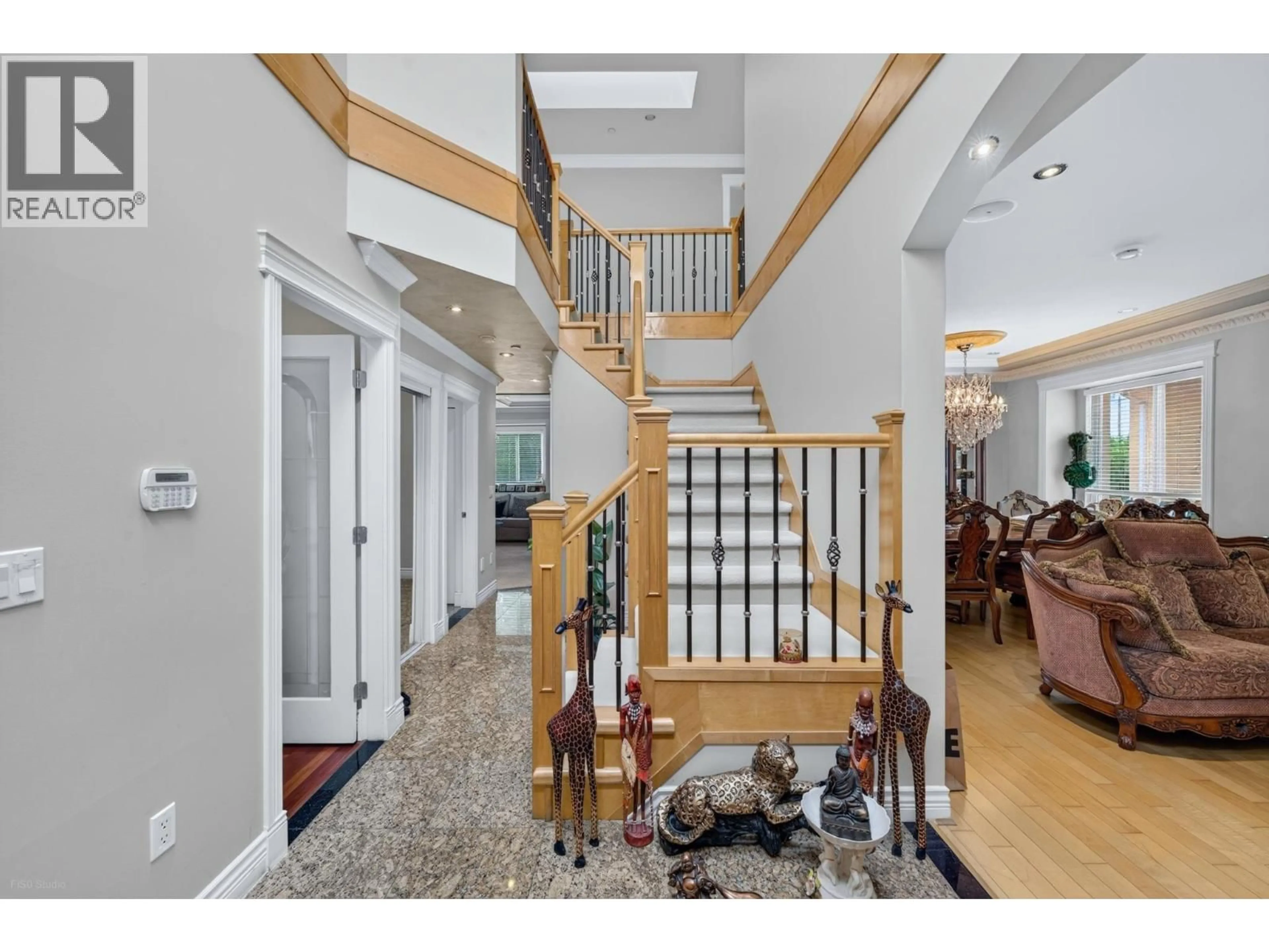 Indoor foyer for 2420 SCARBORO AVENUE, Vancouver British Columbia V5P2L4
