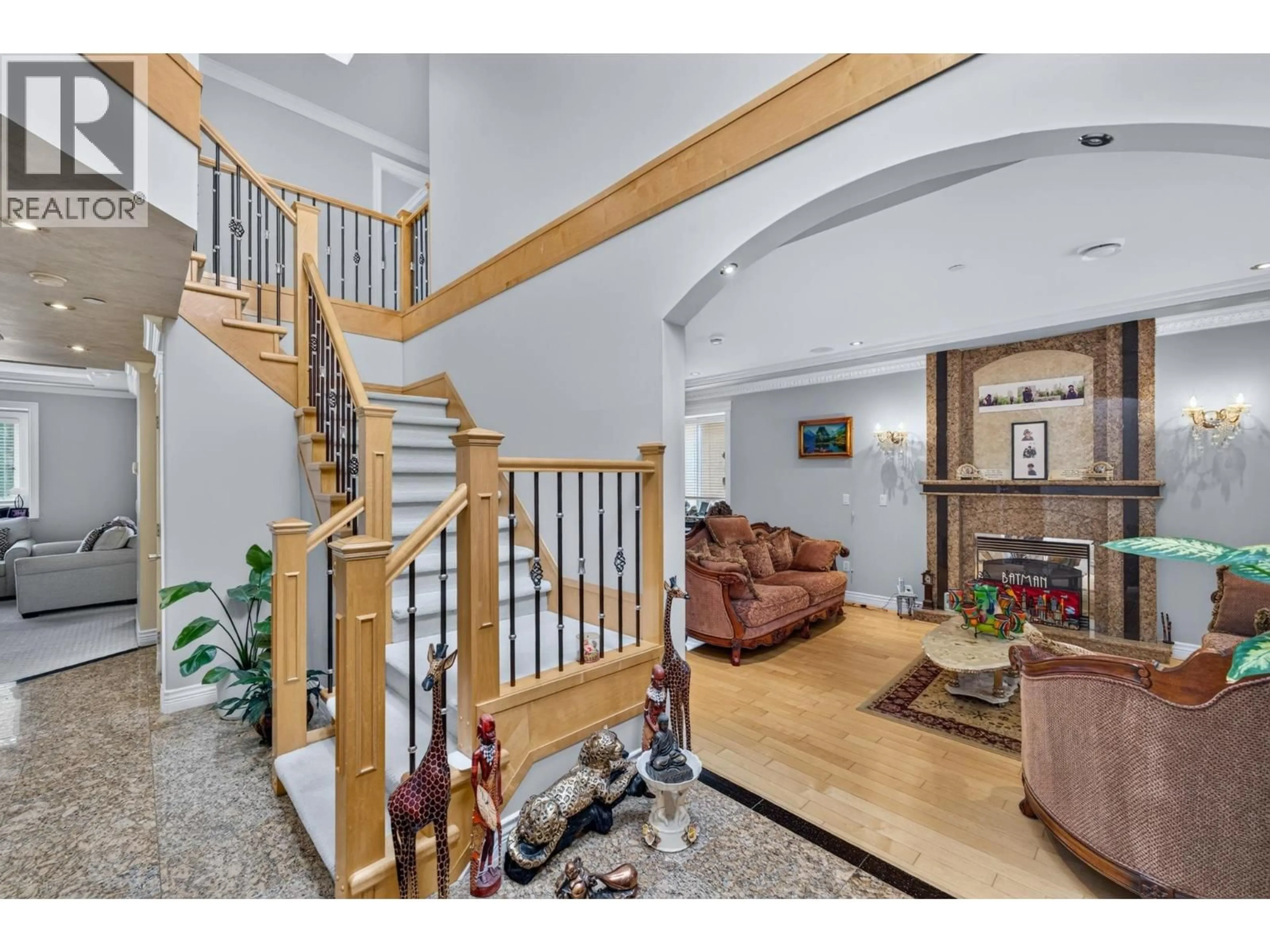 Indoor foyer for 2420 SCARBORO AVENUE, Vancouver British Columbia V5P2L4