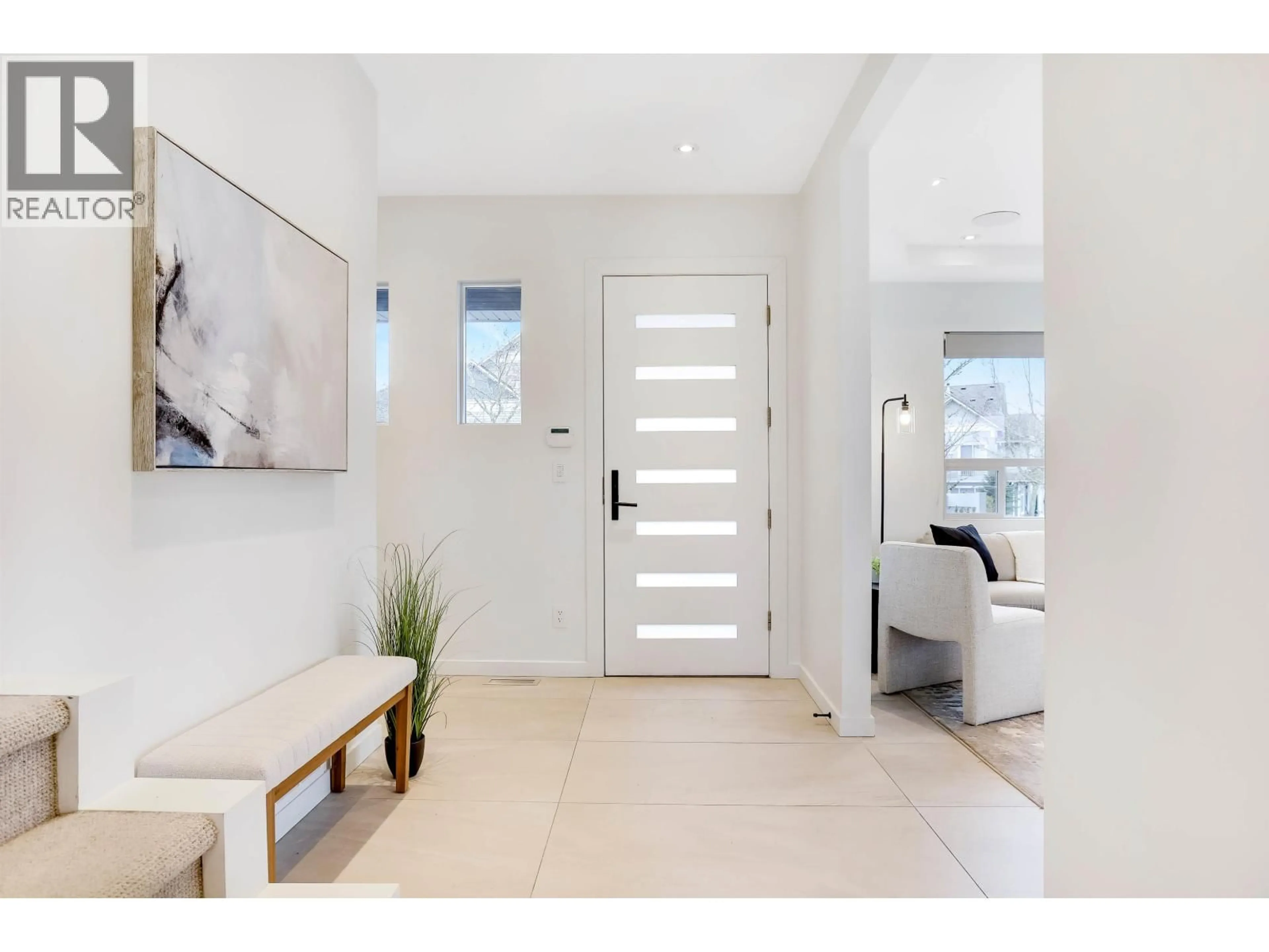Indoor entryway for 6371 LONDON ROAD, Richmond British Columbia V7E6V5