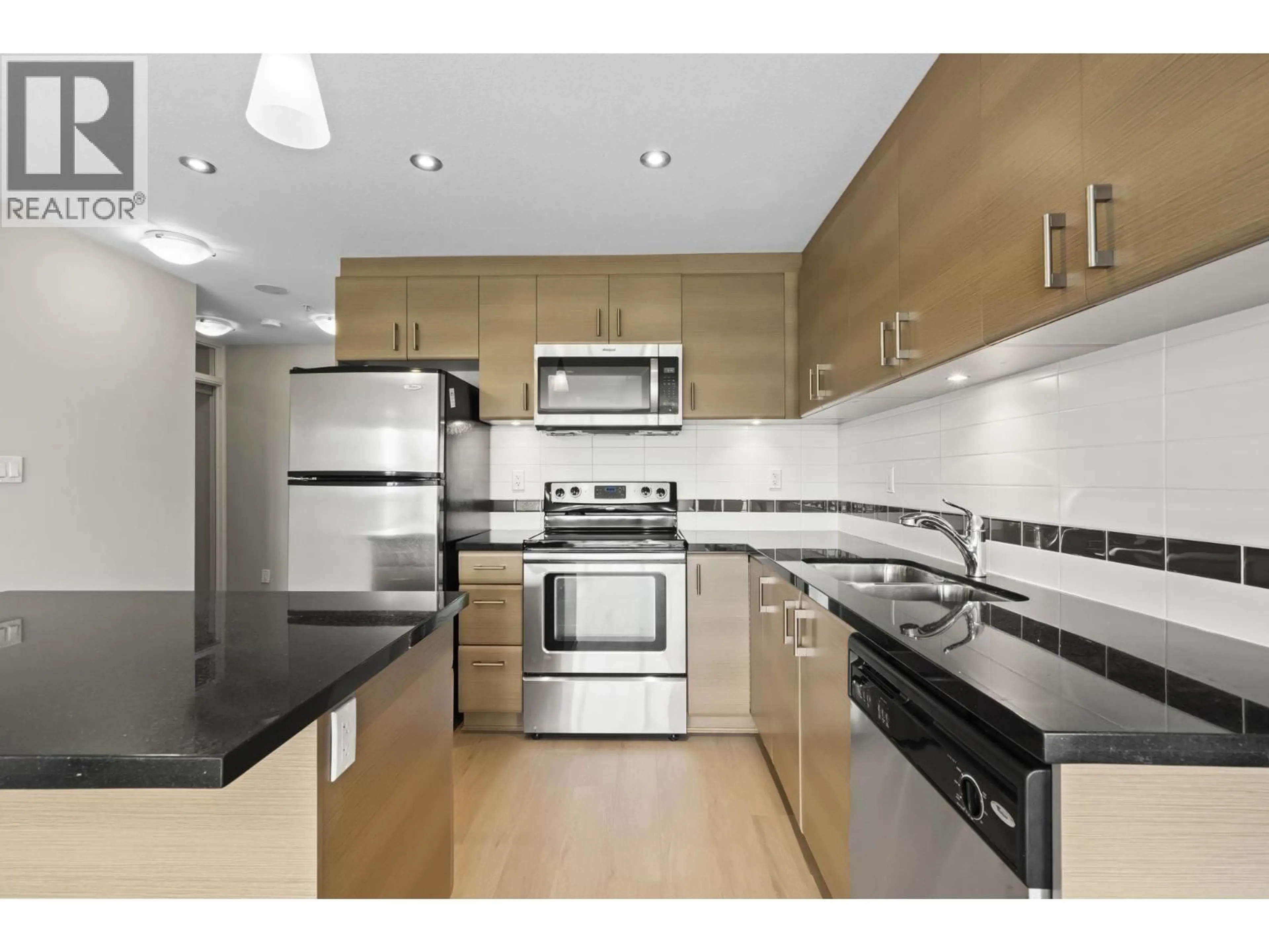 Standard kitchen, unknown for 604 - 12079 HARRIS ROAD, Pitt Meadows British Columbia V3Y0C7