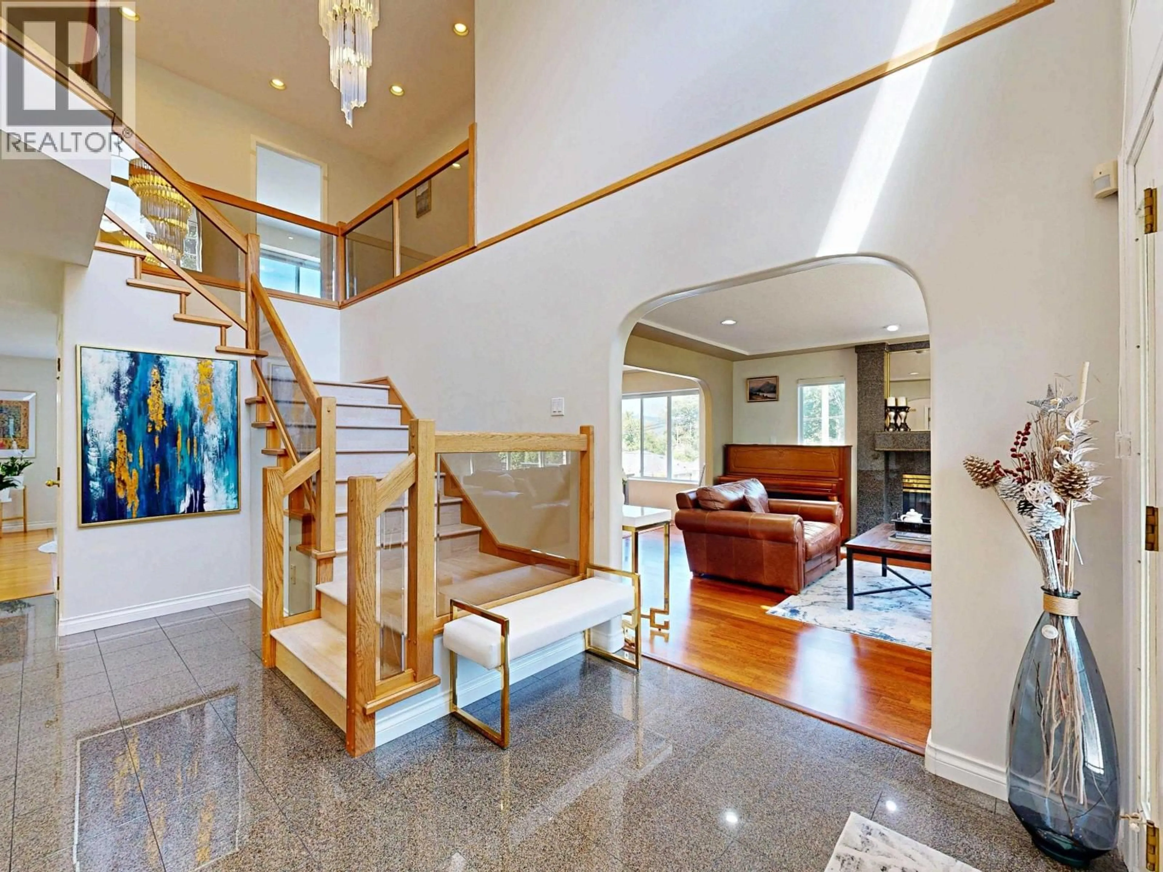 Indoor foyer for 4093 NITHSDALE STREET, Burnaby British Columbia V5G1P5