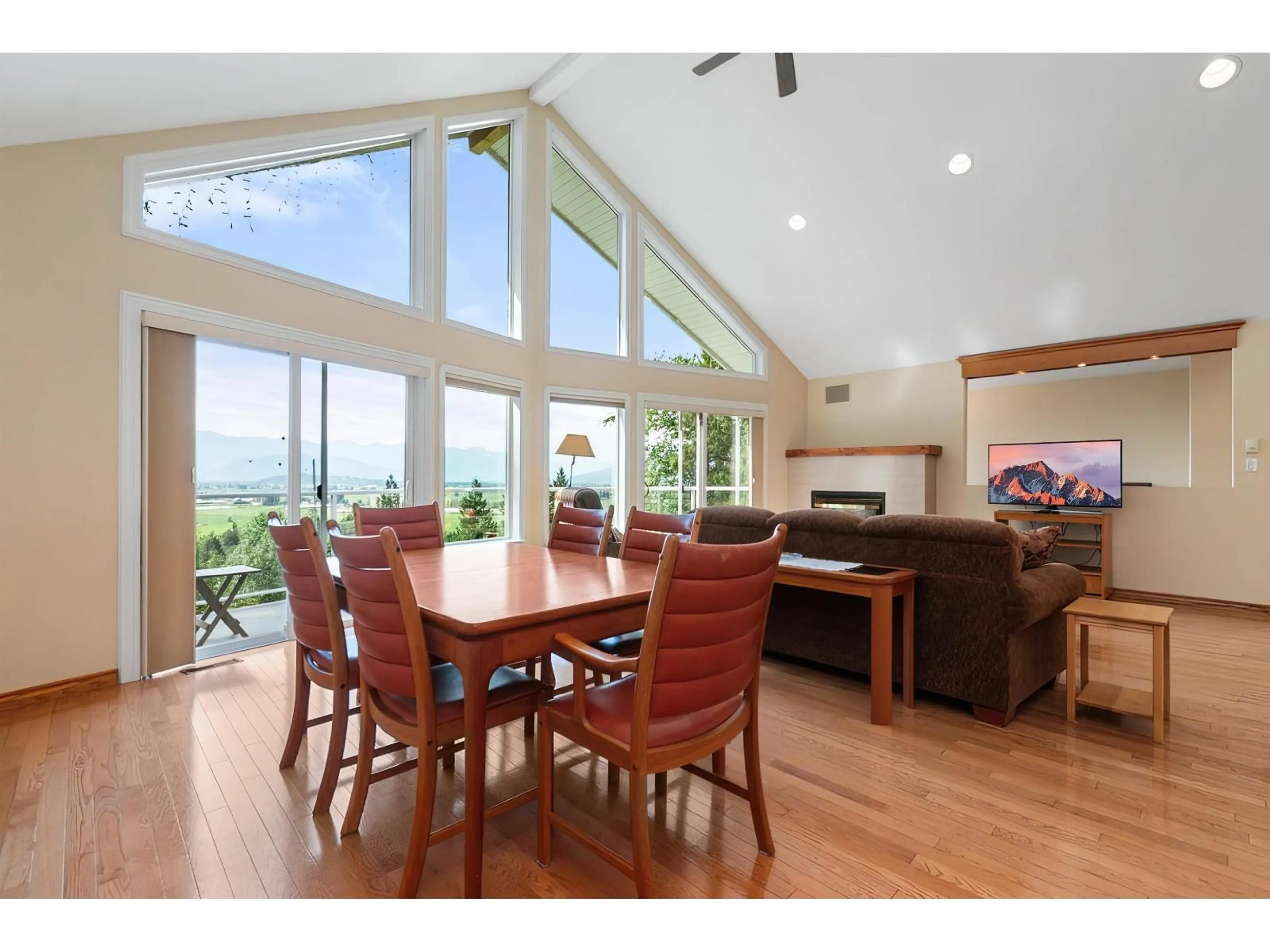Dining room, wood/laminate floor for 7400 MARBLE HILL ROAD, Chilliwack British Columbia V4Z1J5