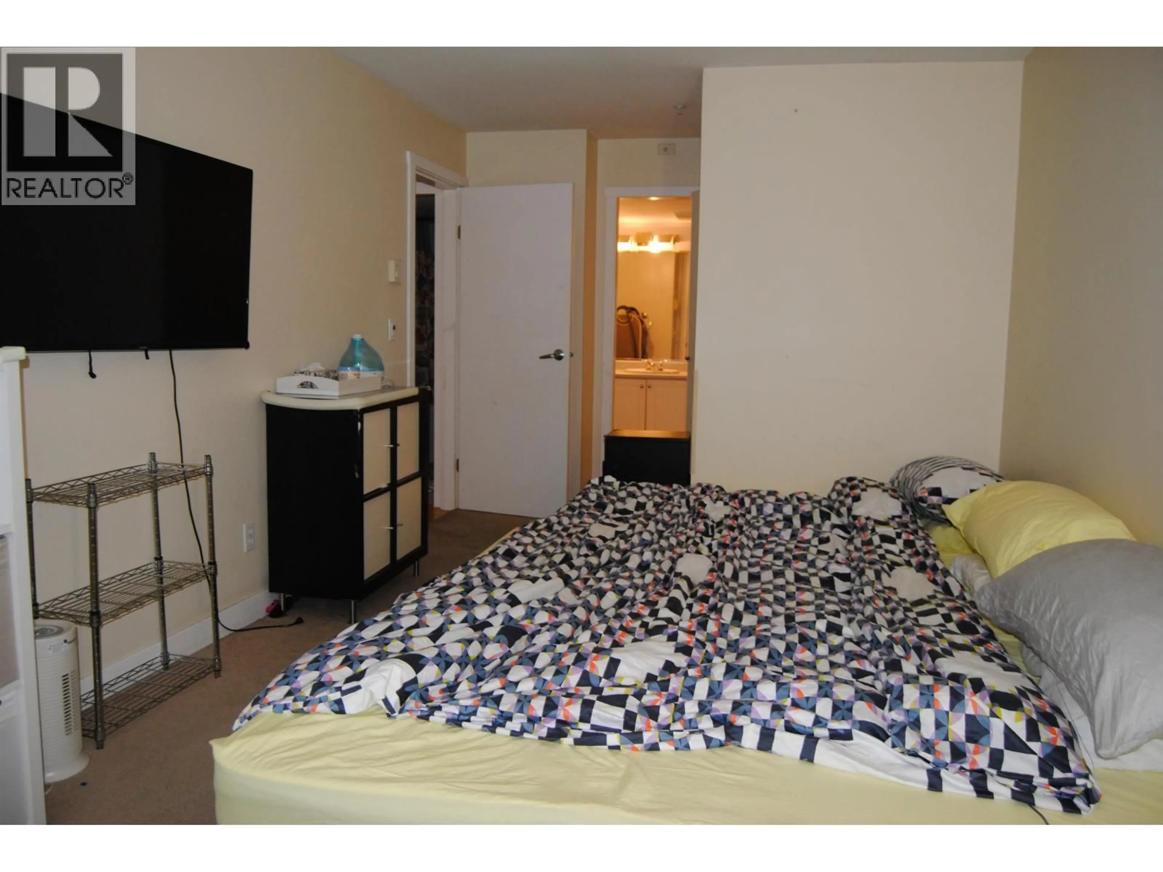 A pic of a room for 102 - 7038 21ST AVENUE, Burnaby British Columbia V5E2Y9