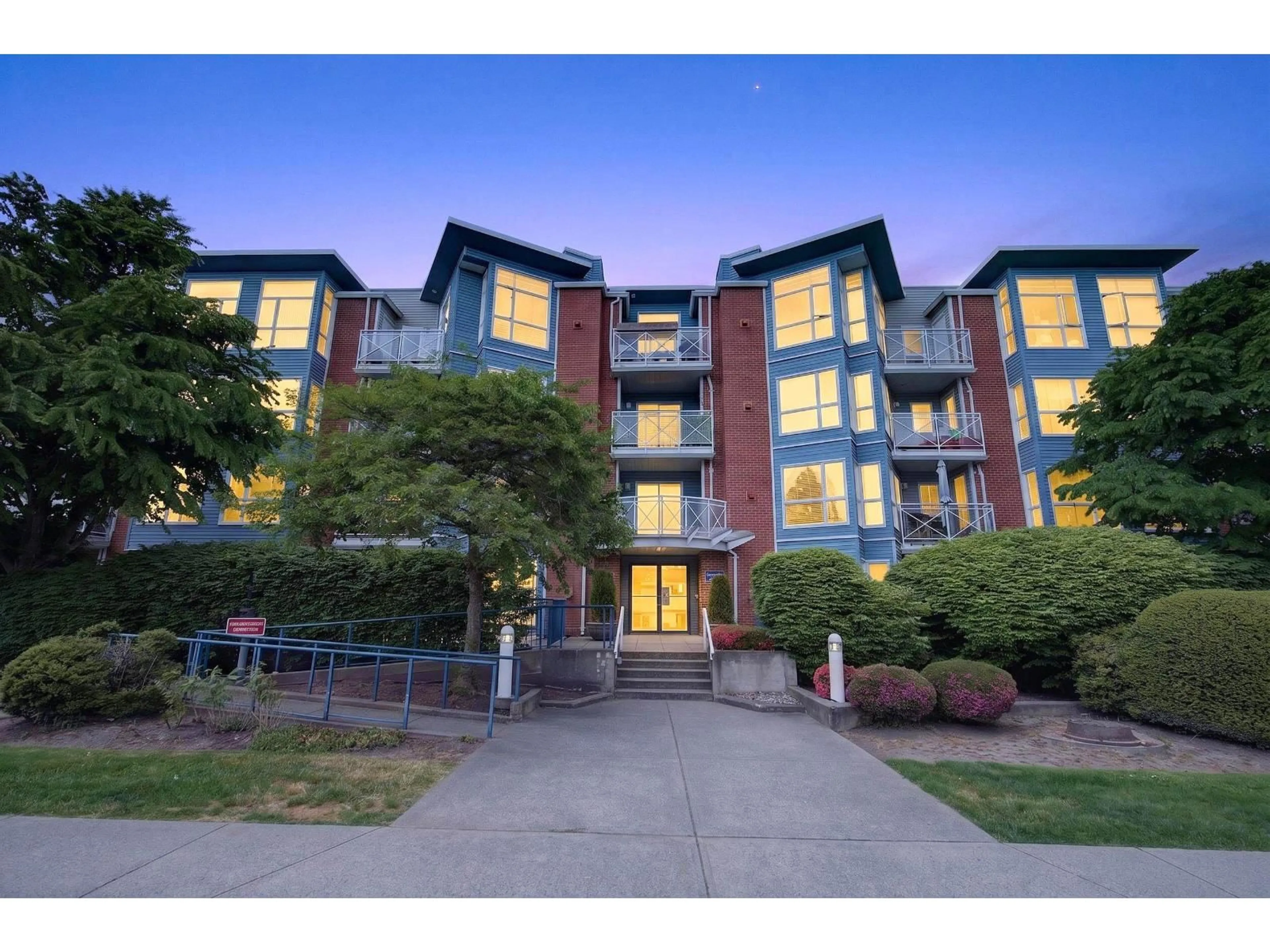 A pic from outside/outdoor area/front of a property/back of a property/a pic from drone, building for 101 - 20245 53 AVENUE, Langley British Columbia V3A2V2