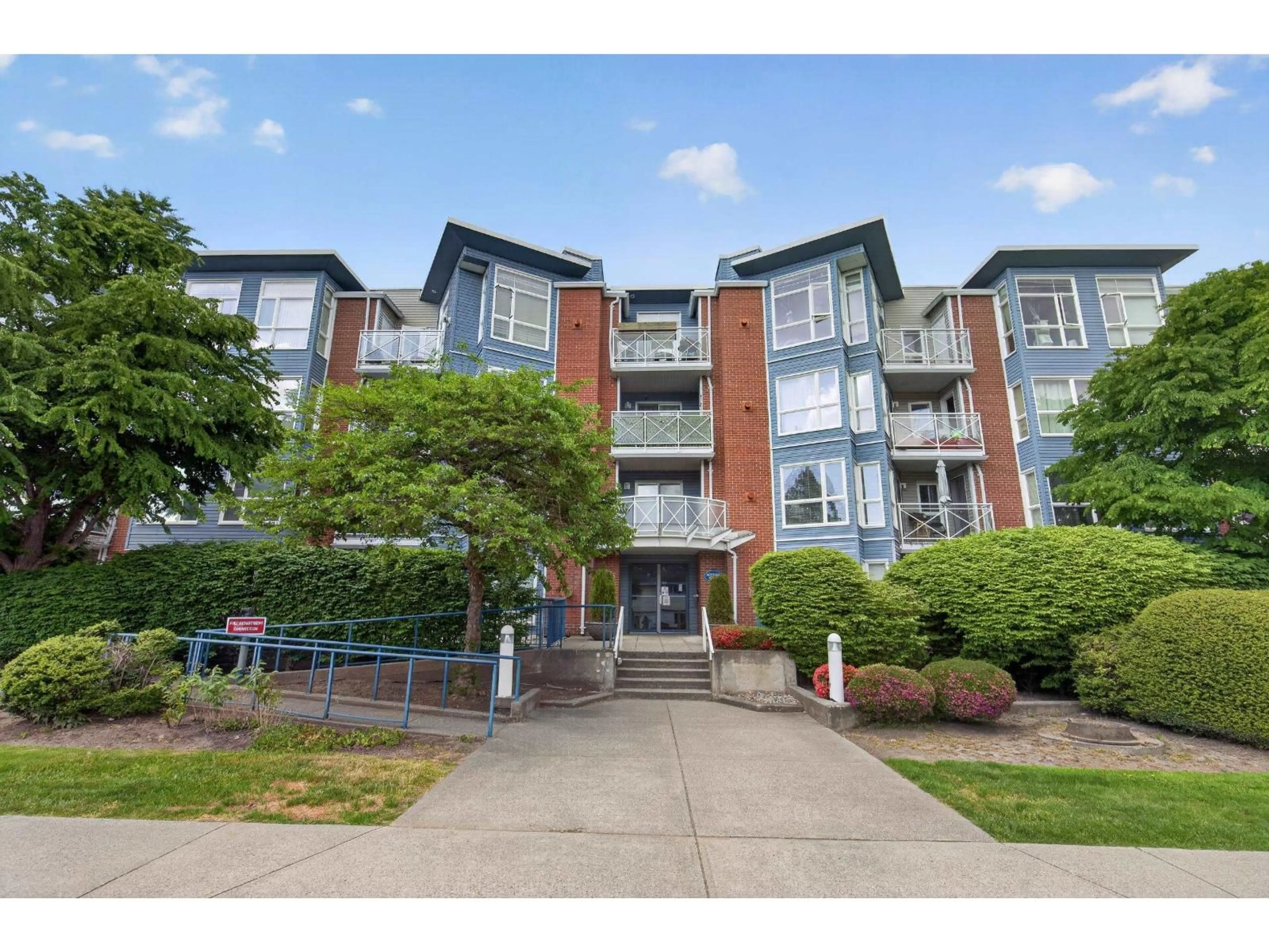 A pic from outside/outdoor area/front of a property/back of a property/a pic from drone, unknown for 101 - 20245 53 AVENUE, Langley British Columbia V3A2V2