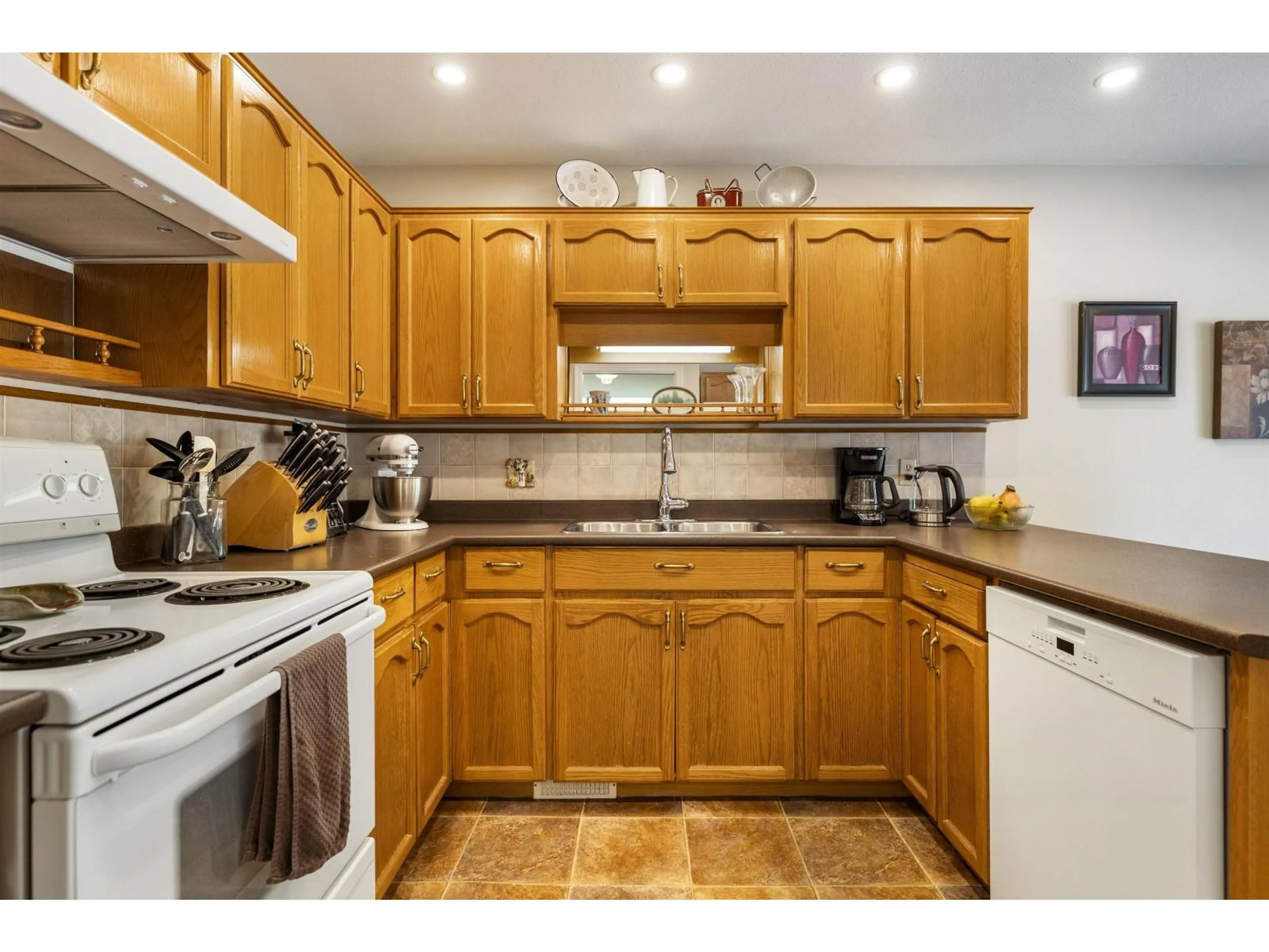 Standard kitchen, unknown for 24 - 2988 HORN STREET, Abbotsford British Columbia V2S3C1