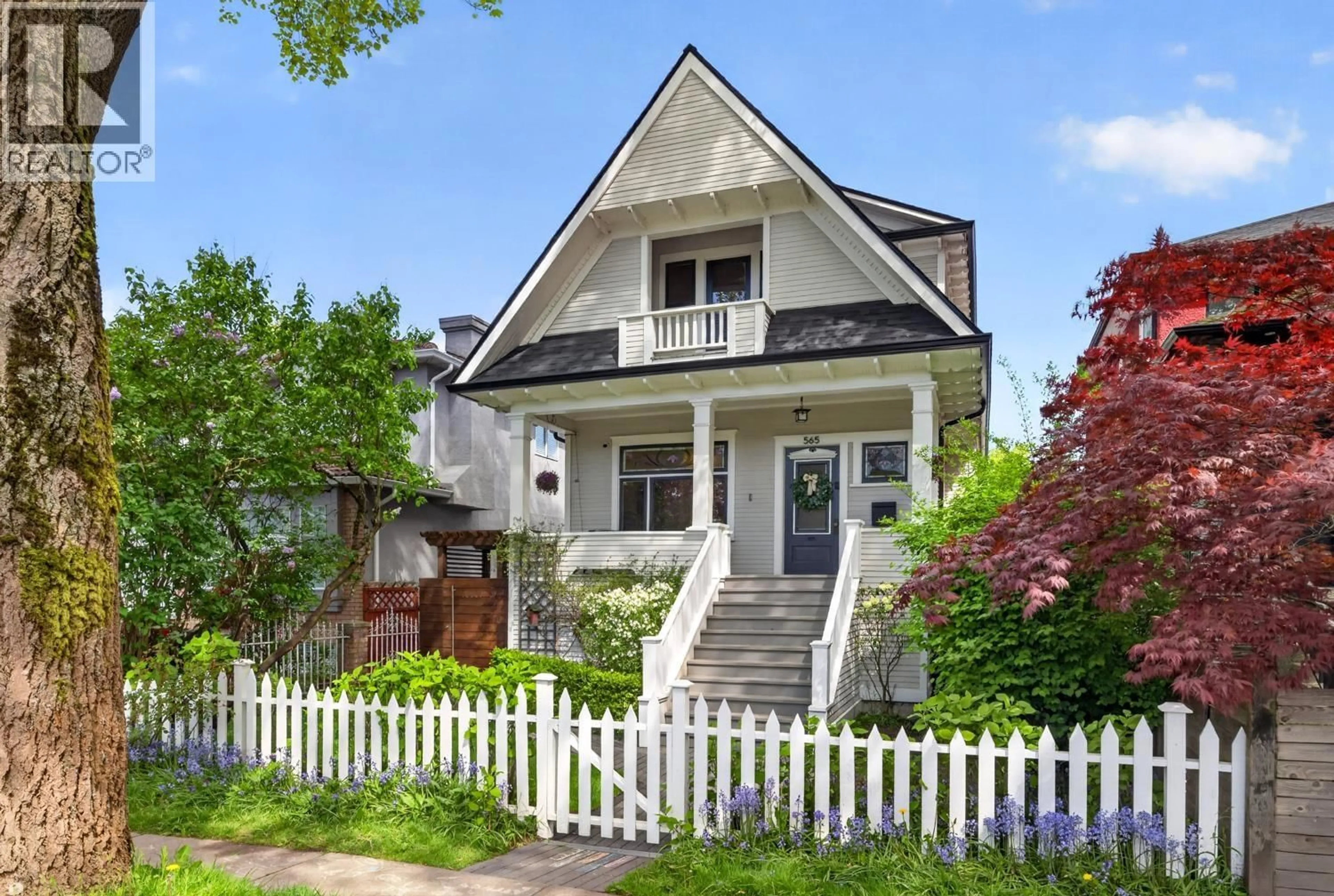 Home with vinyl exterior material, street for 565 45TH AVENUE, Vancouver British Columbia V5W1X6