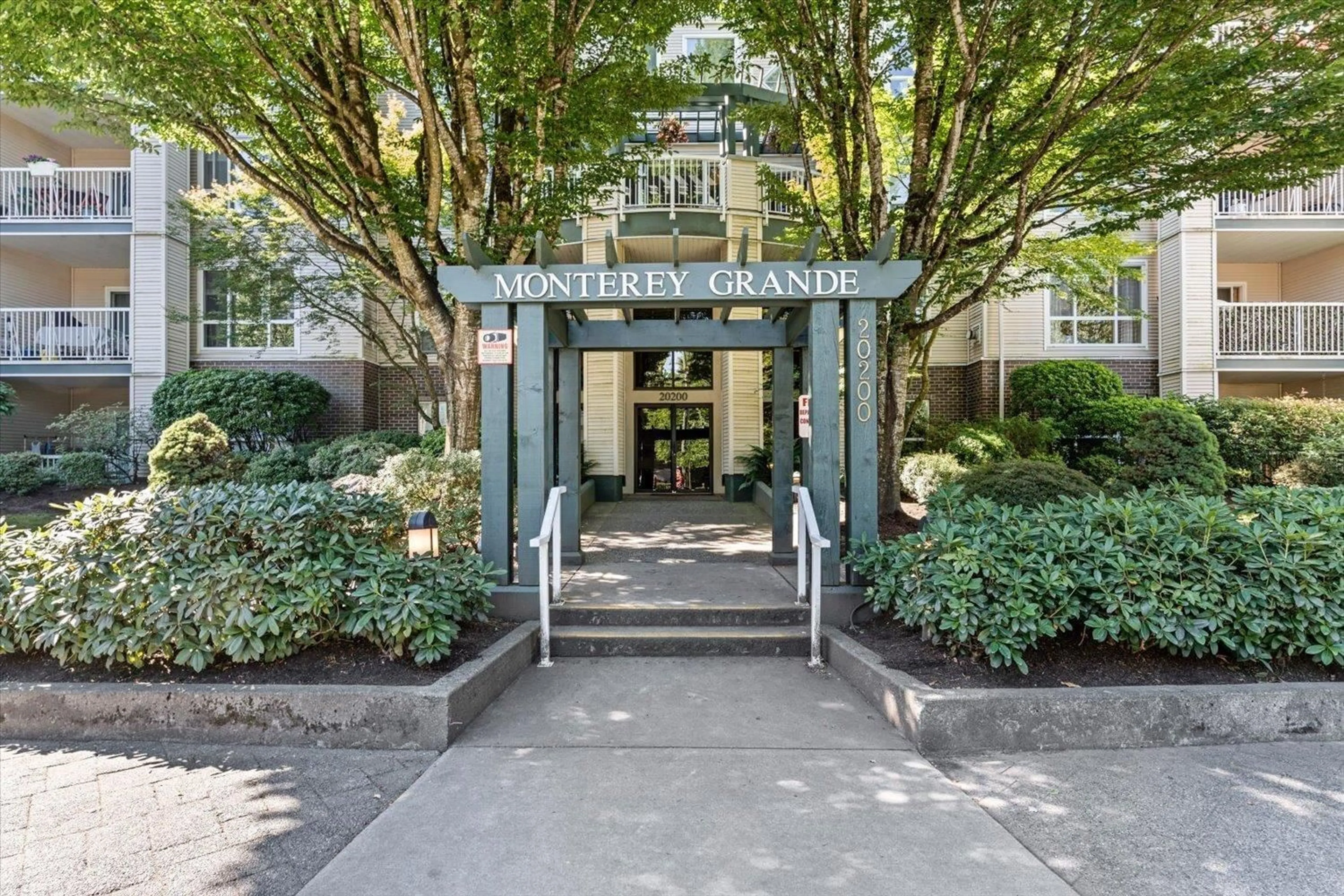 Unknown for 209 - 20200 54A AVENUE, Langley British Columbia V3A3W7