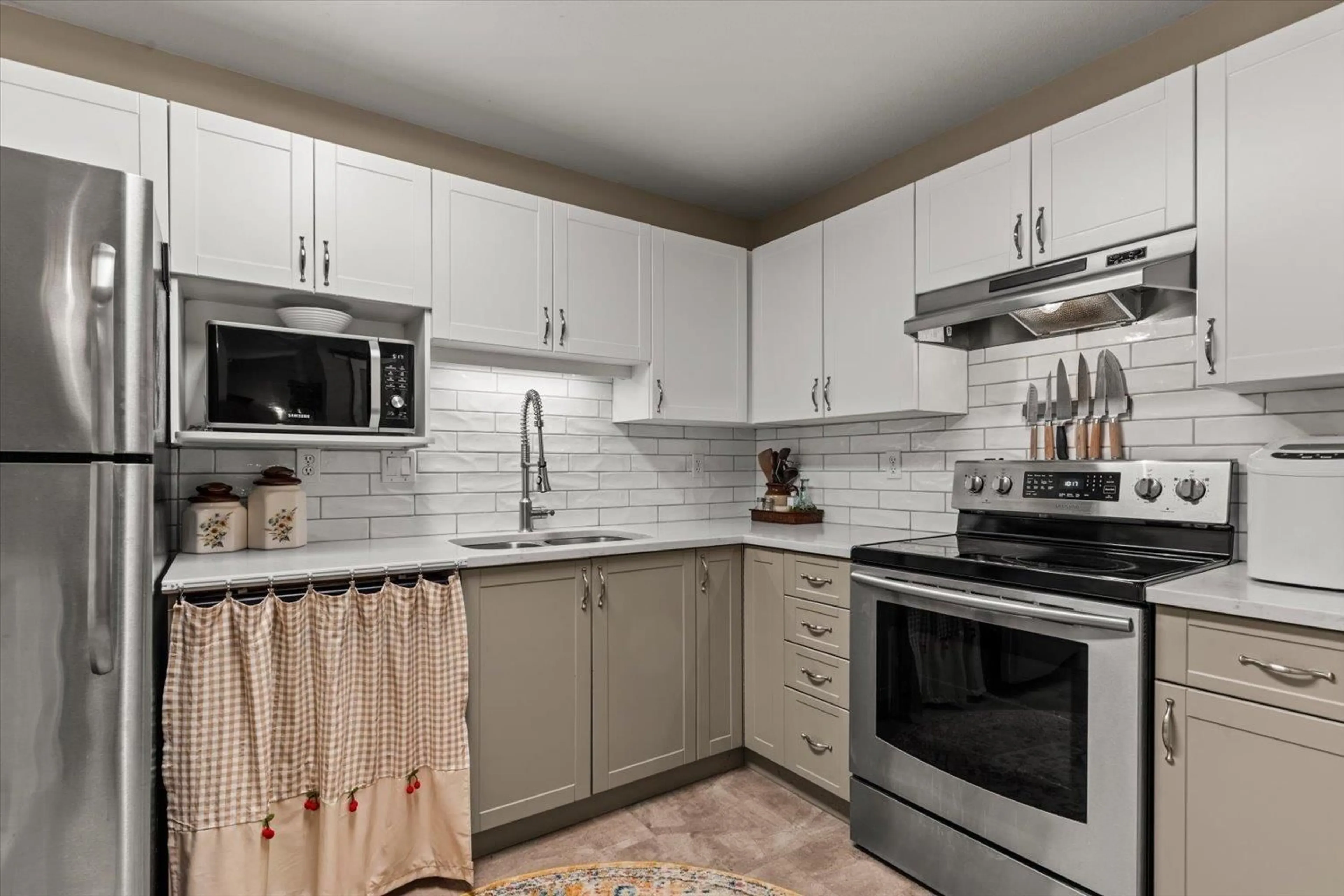 Standard kitchen, unknown for 209 - 20200 54A AVENUE, Langley British Columbia V3A3W7