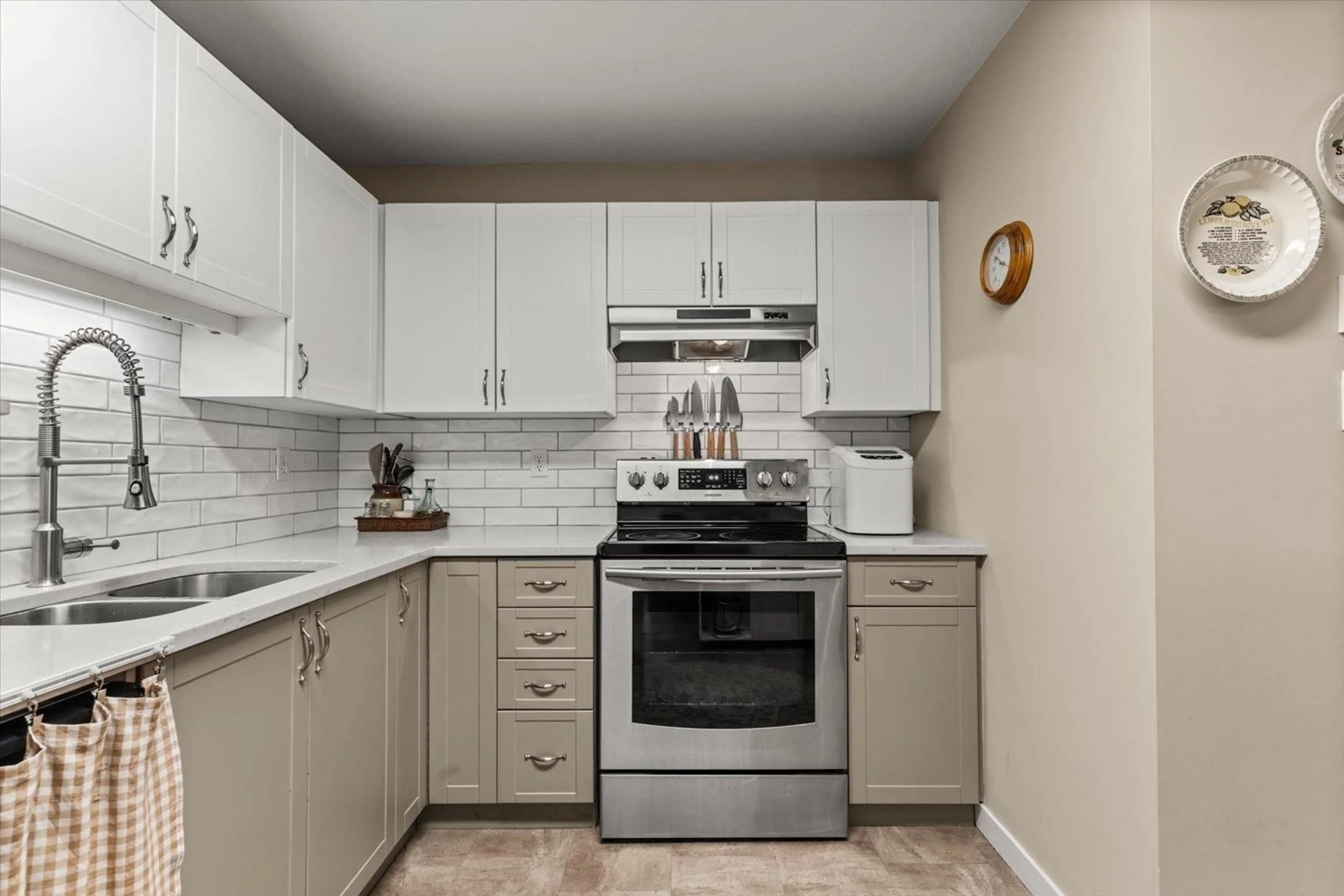 Standard kitchen, ceramic/tile floor for 209 - 20200 54A AVENUE, Langley British Columbia V3A3W7