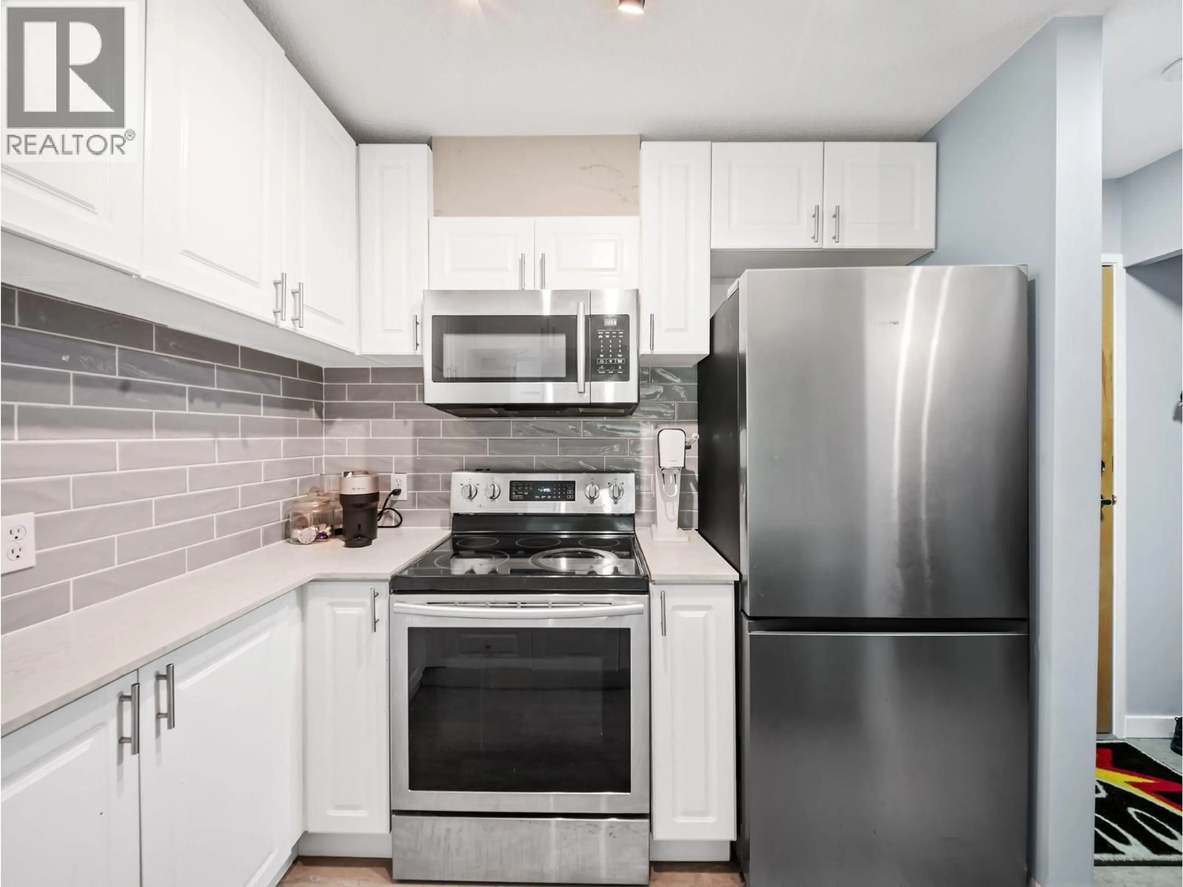 Standard kitchen, ceramic/tile floor for 407 - 7077 BERESFORD STREET, Burnaby British Columbia V5E4J5