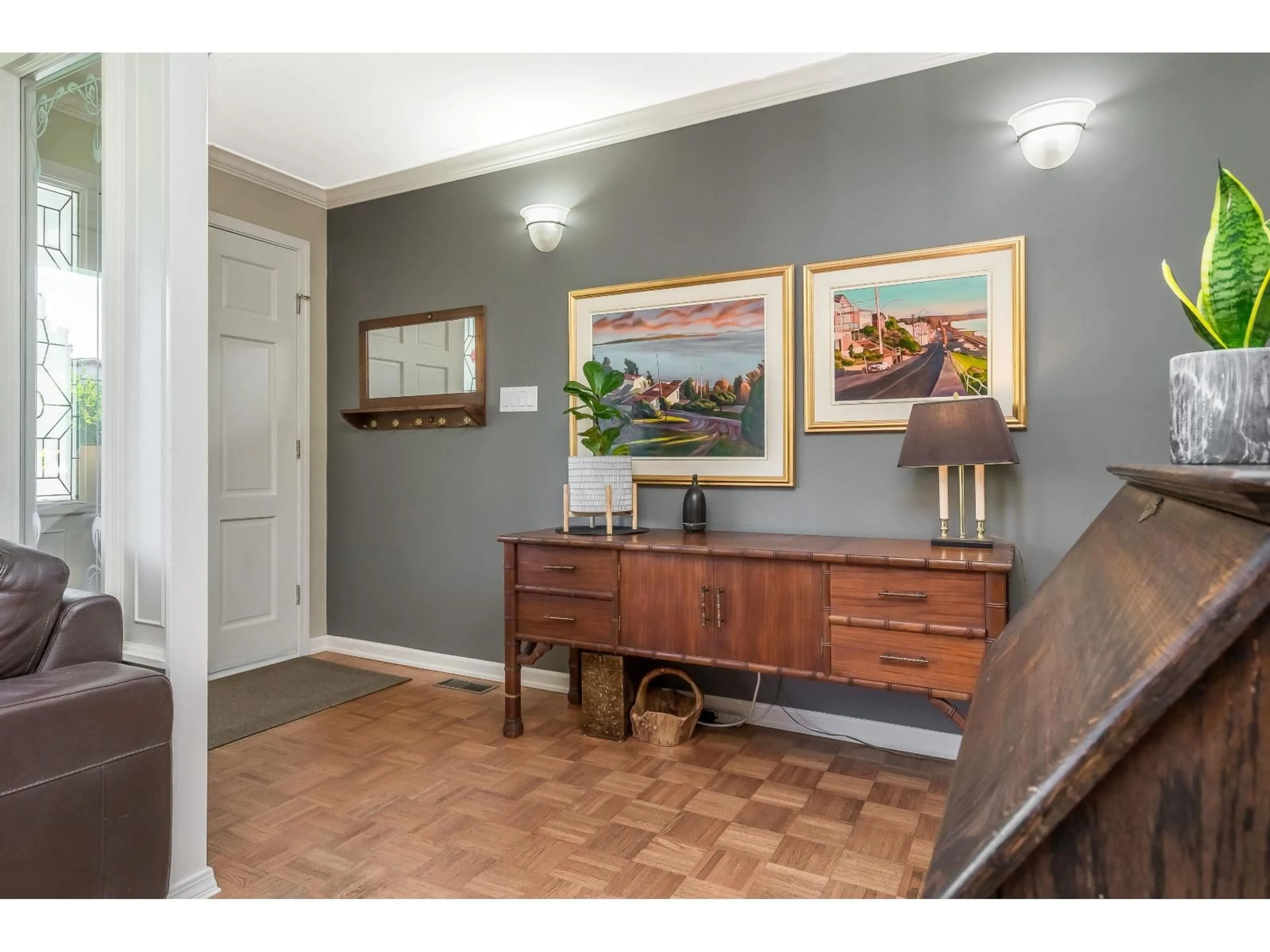 Indoor foyer for 1378 160A STREET, Surrey British Columbia V4A7X5