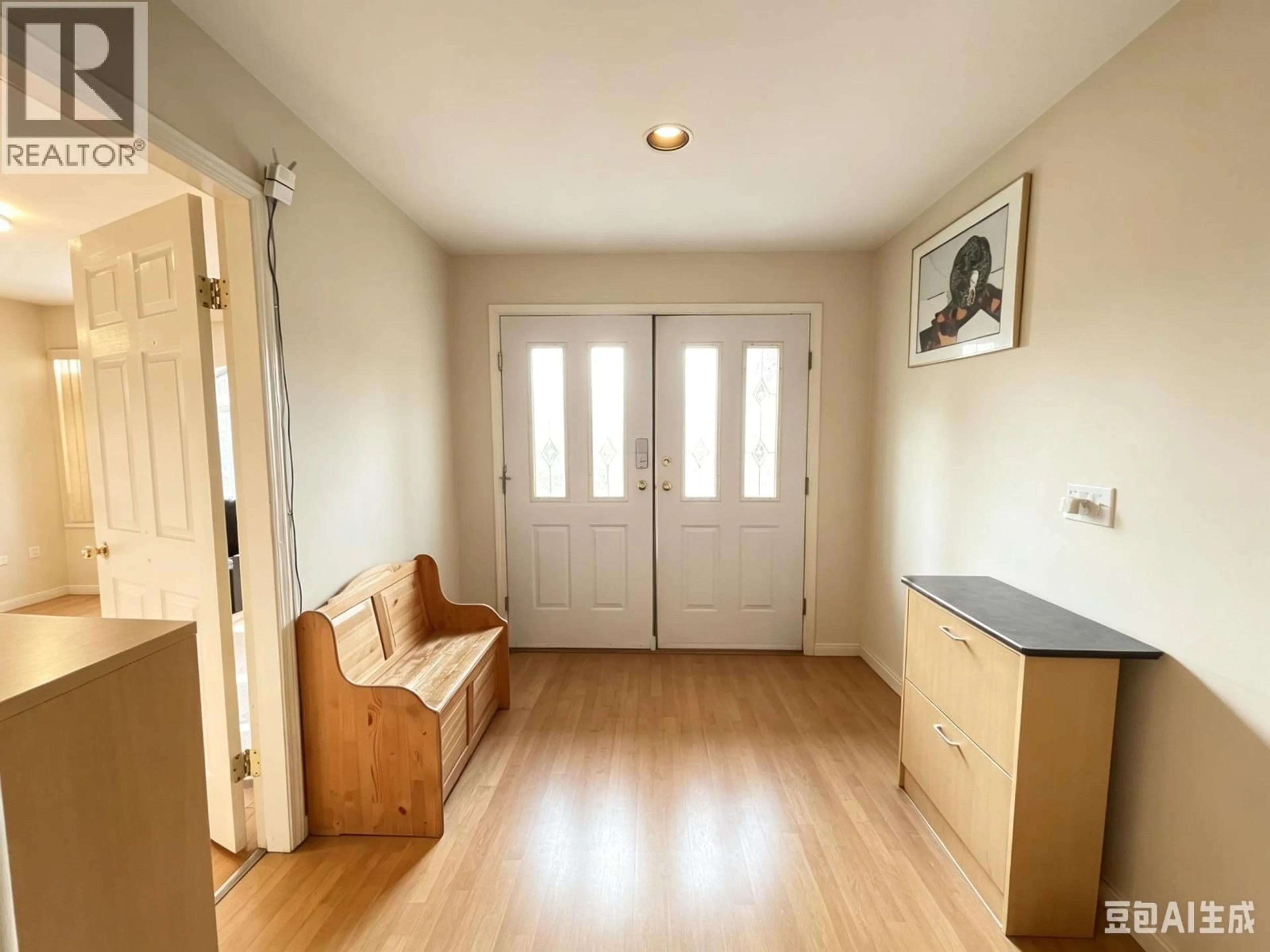 Indoor entryway for 714 RENNIE PLACE, New Westminster British Columbia V3M6P6