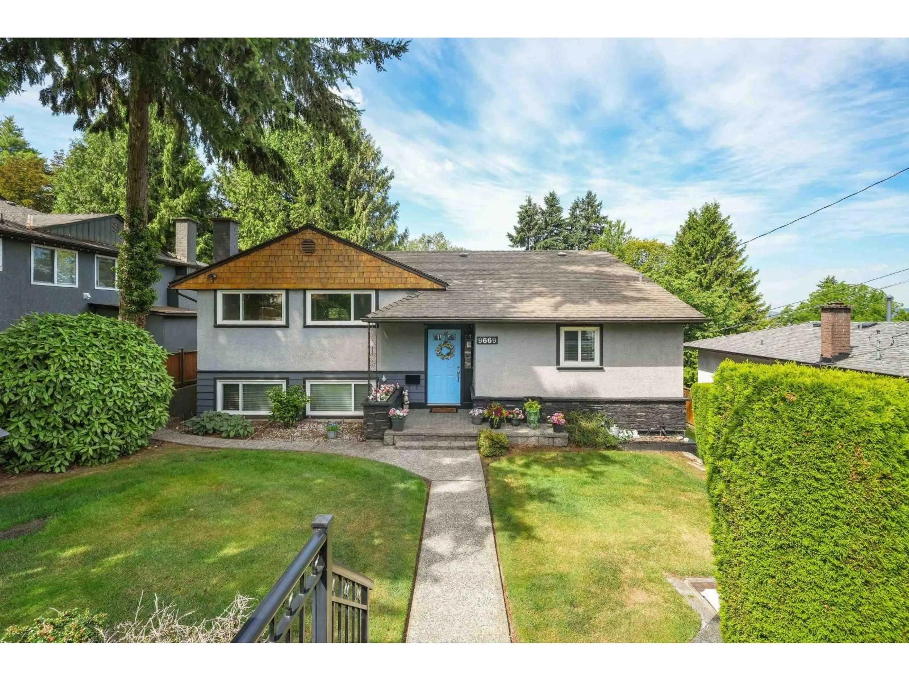 Home with vinyl exterior material, street for 9669 TOWNLINE DIVERSION, Surrey British Columbia V3V2T1