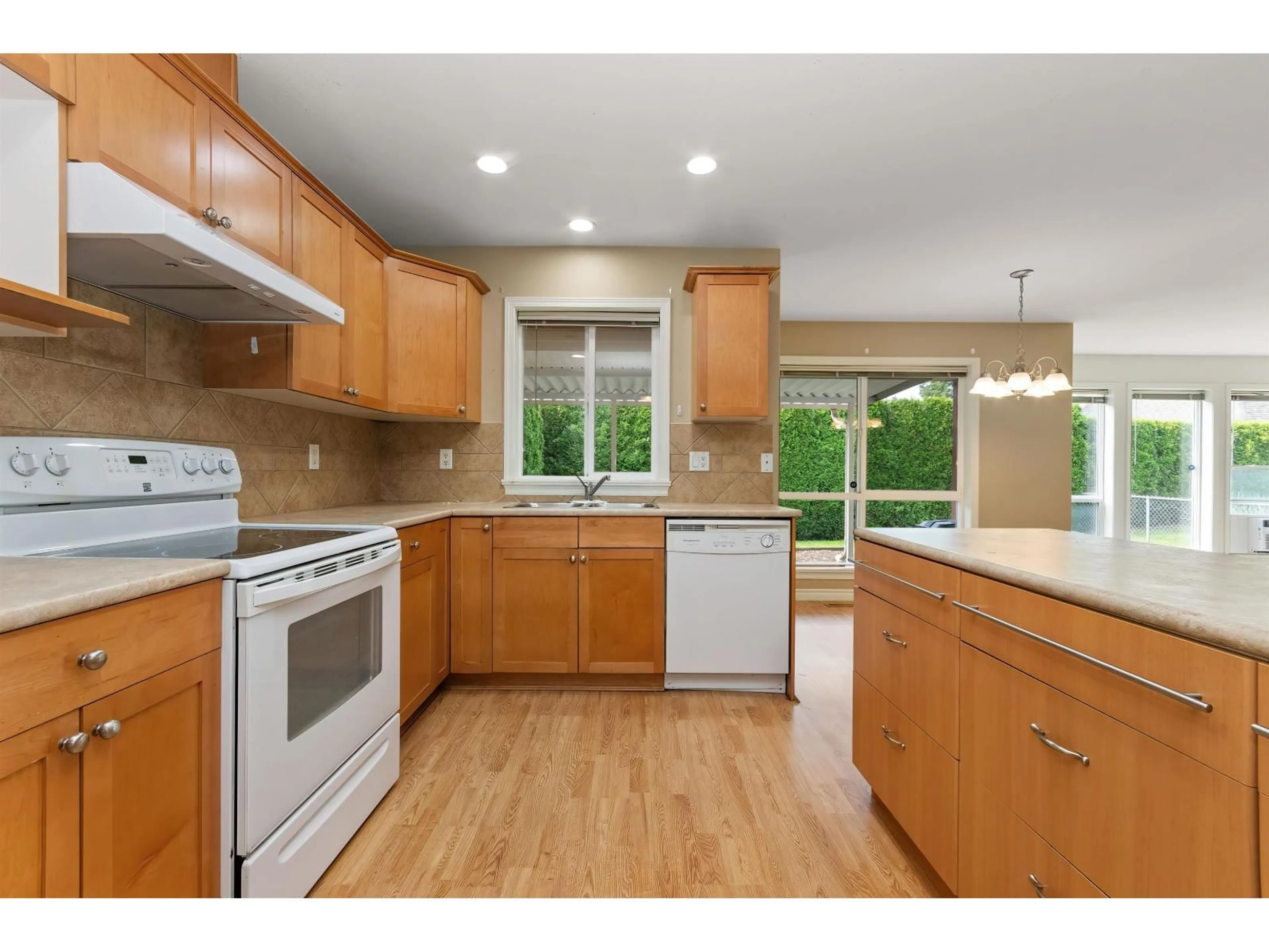 Open concept kitchen, wood/laminate floor for 10 - 7291 MORROW ROAD, Agassiz British Columbia V0M1A2