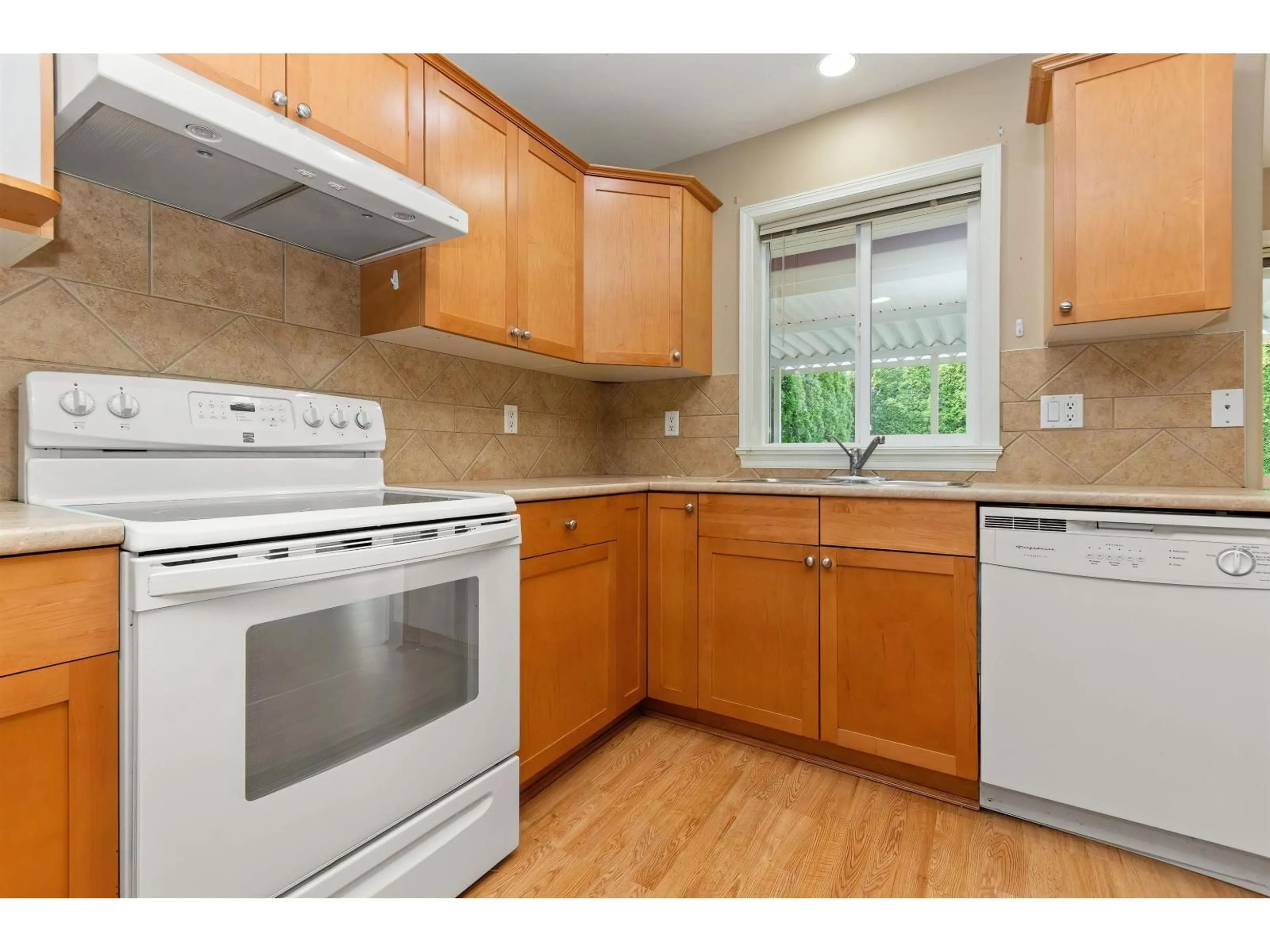 Standard kitchen, unknown for 10 - 7291 MORROW ROAD, Agassiz British Columbia V0M1A2