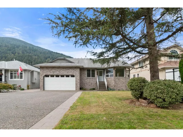 322 MIAMI RIVER DRIVE, Harrison Hot Springs 2