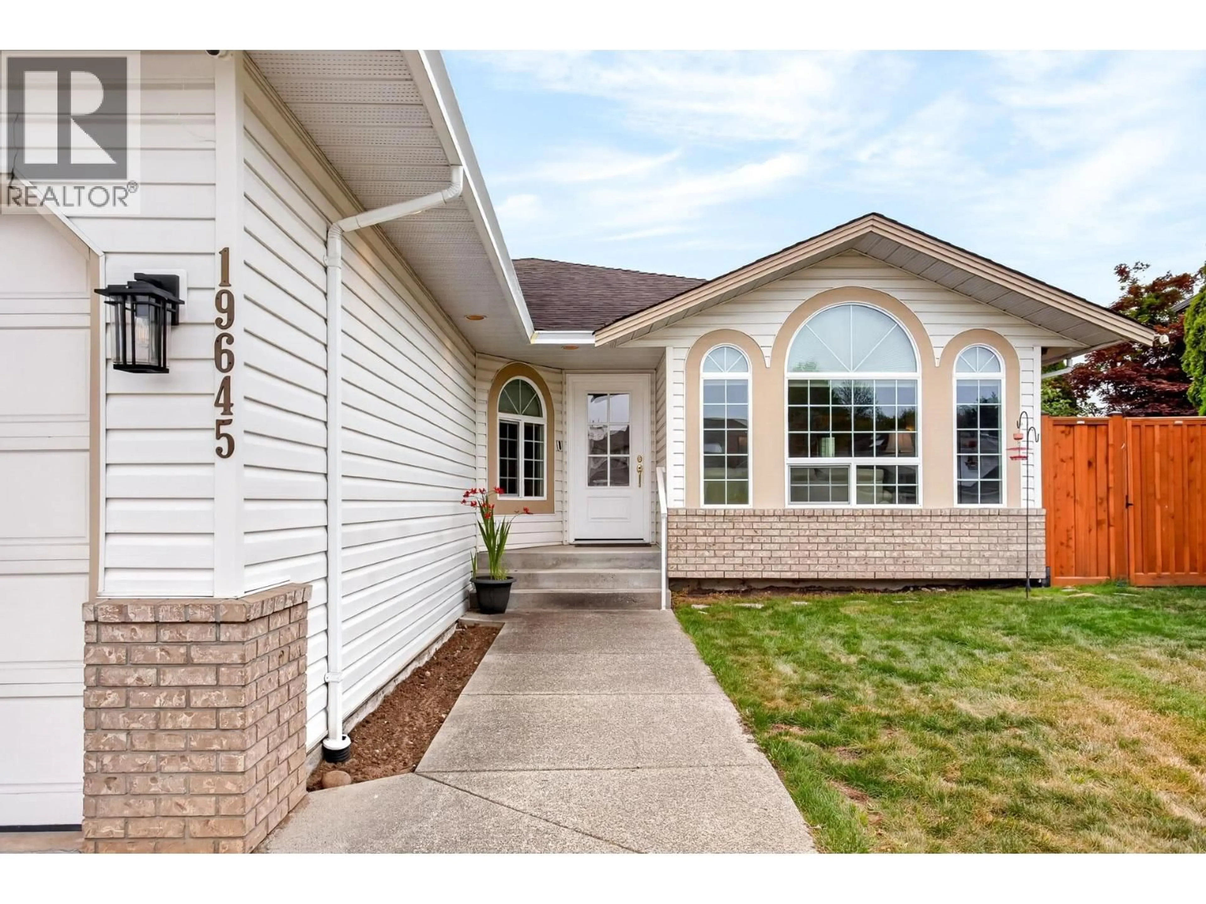 Home with vinyl exterior material, street for 19645 SOMERSET DRIVE, Pitt Meadows British Columbia V3Y2L3