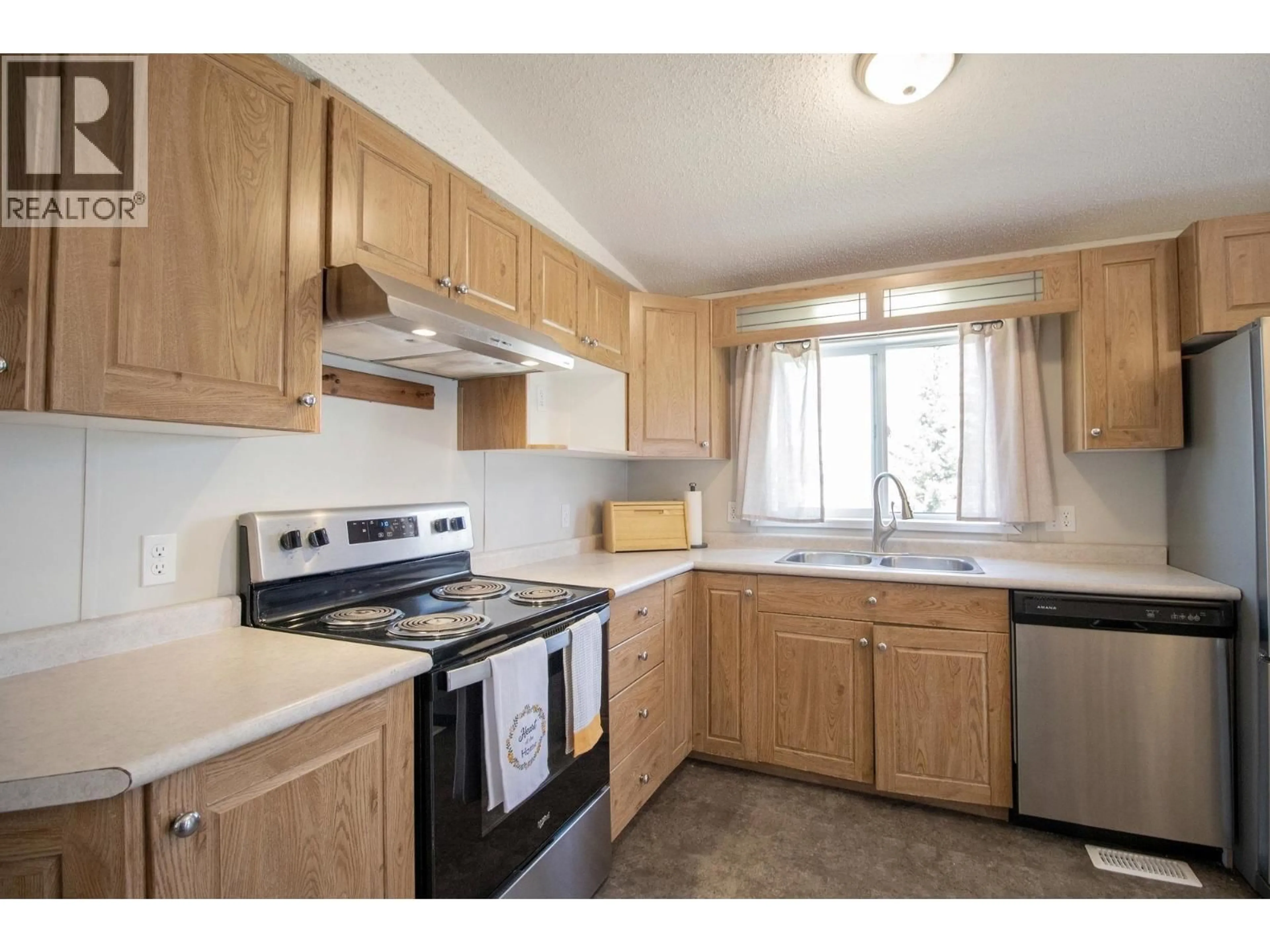 Standard kitchen, unknown for 10439 102 STREET, Taylor British Columbia V0C2K0