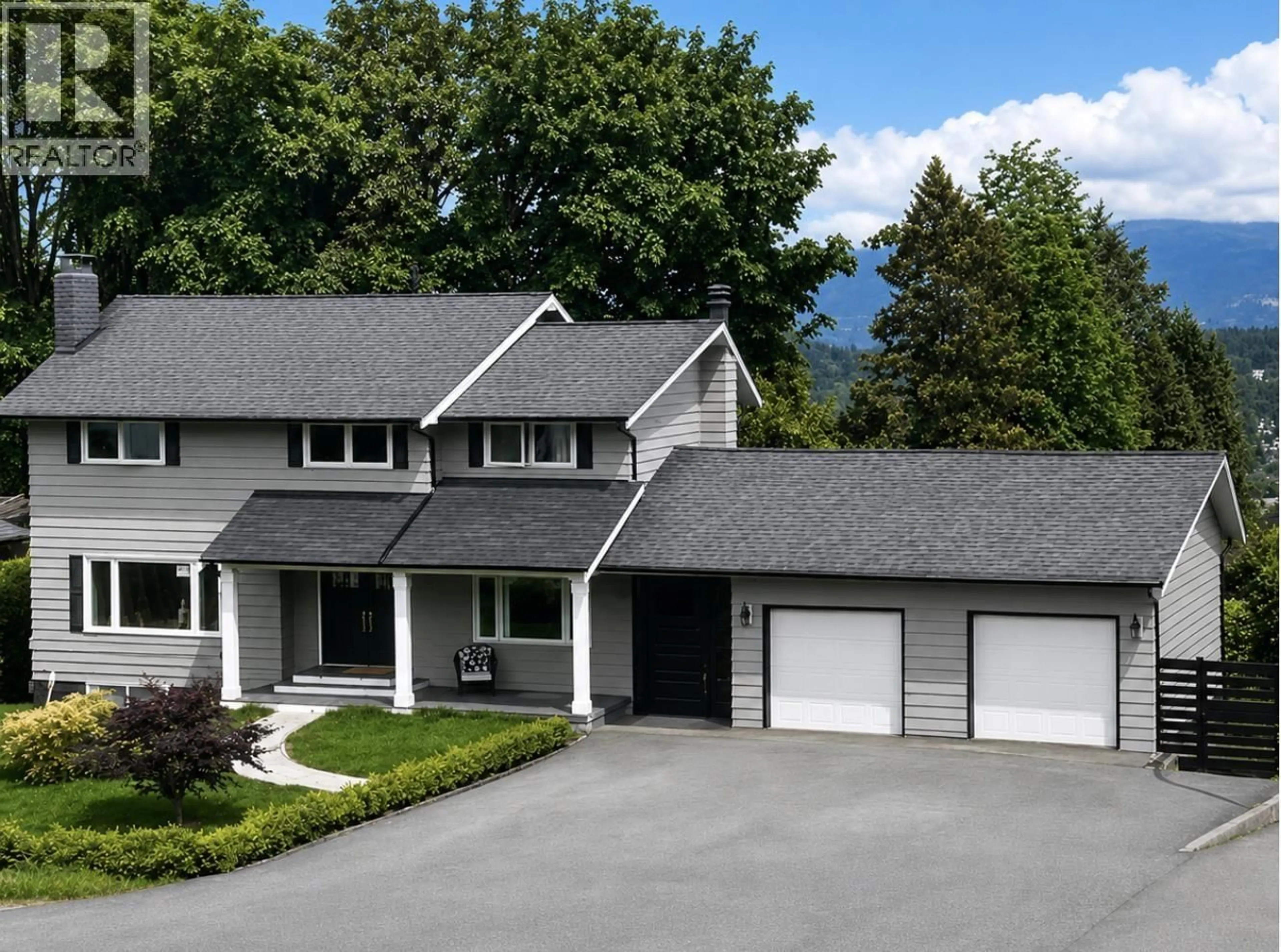 Home with vinyl exterior material, street for 3089 STARLIGHT WAY, Coquitlam British Columbia V3C3P9